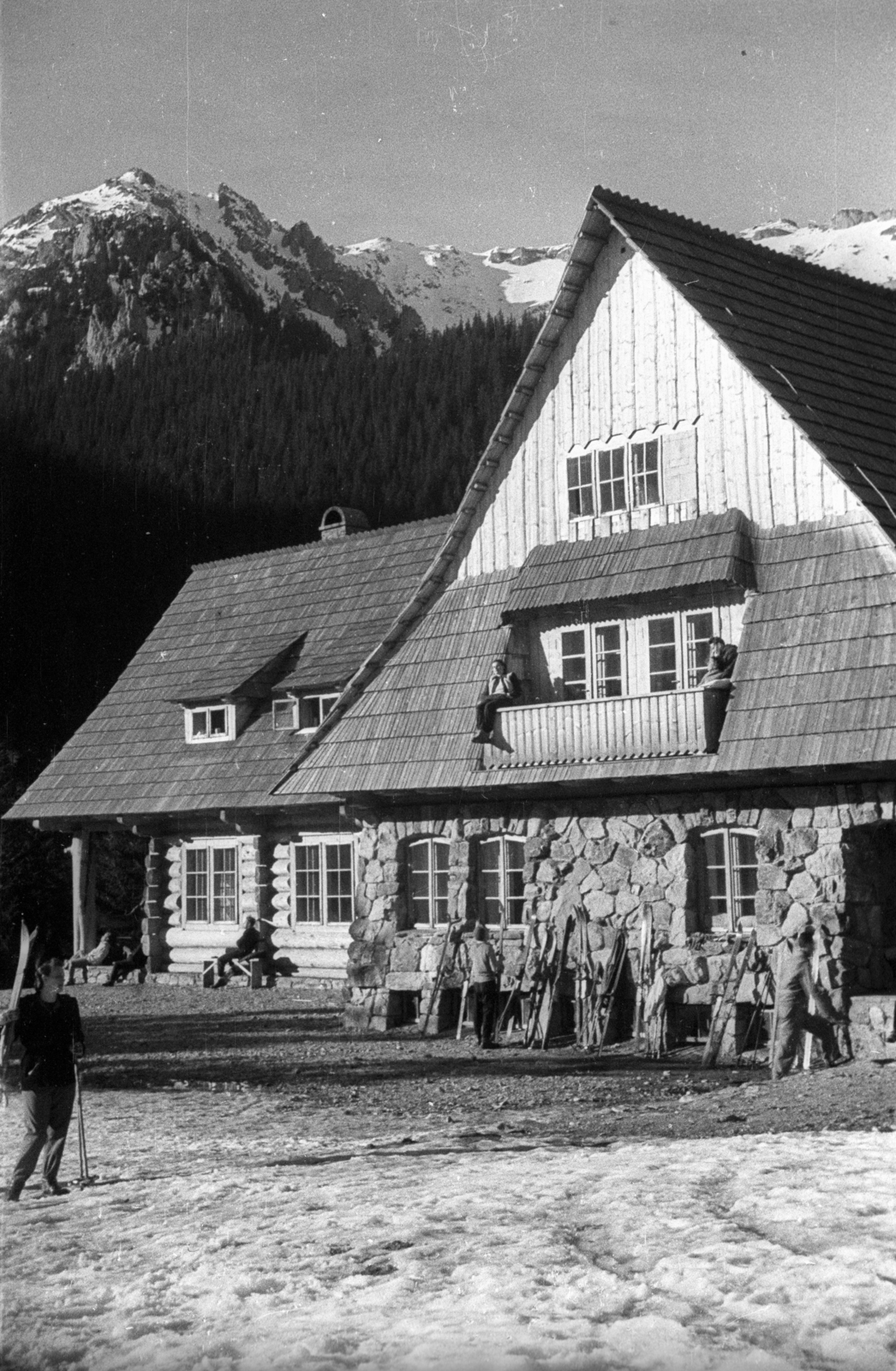 Poland, Kościelisko-völgy, Ornak menedékház (Schronisko na Hali Ornak)., 1950, Bogdan Celichowski, safe house, Fortepan #119701