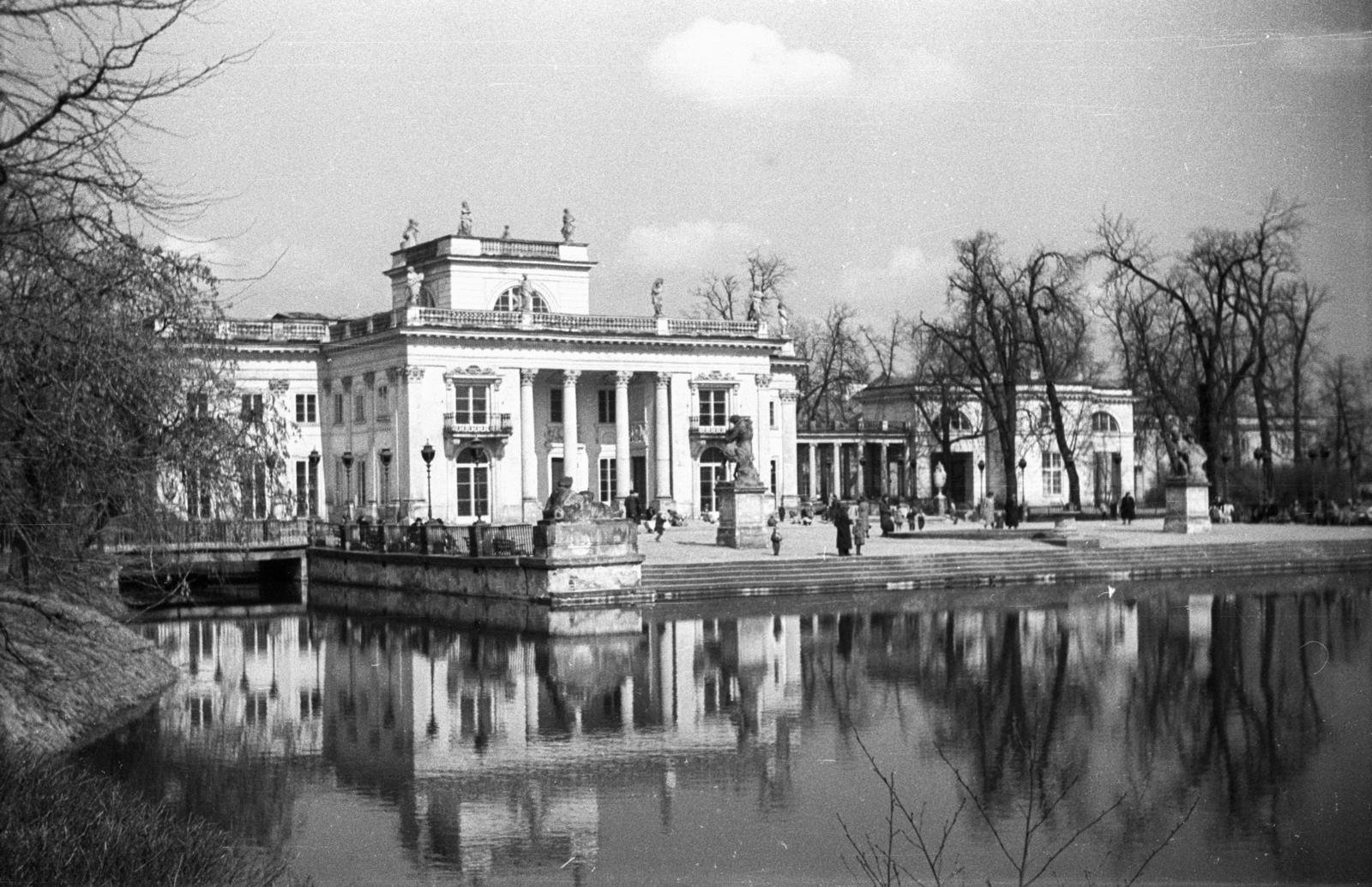 Poland, Warsaw, Lazienkowski Park, Palota a szigeten (Pałac na Wyspie)., 1955, Bogdan Celichowski, lake, architectural heritage, Fortepan #119717