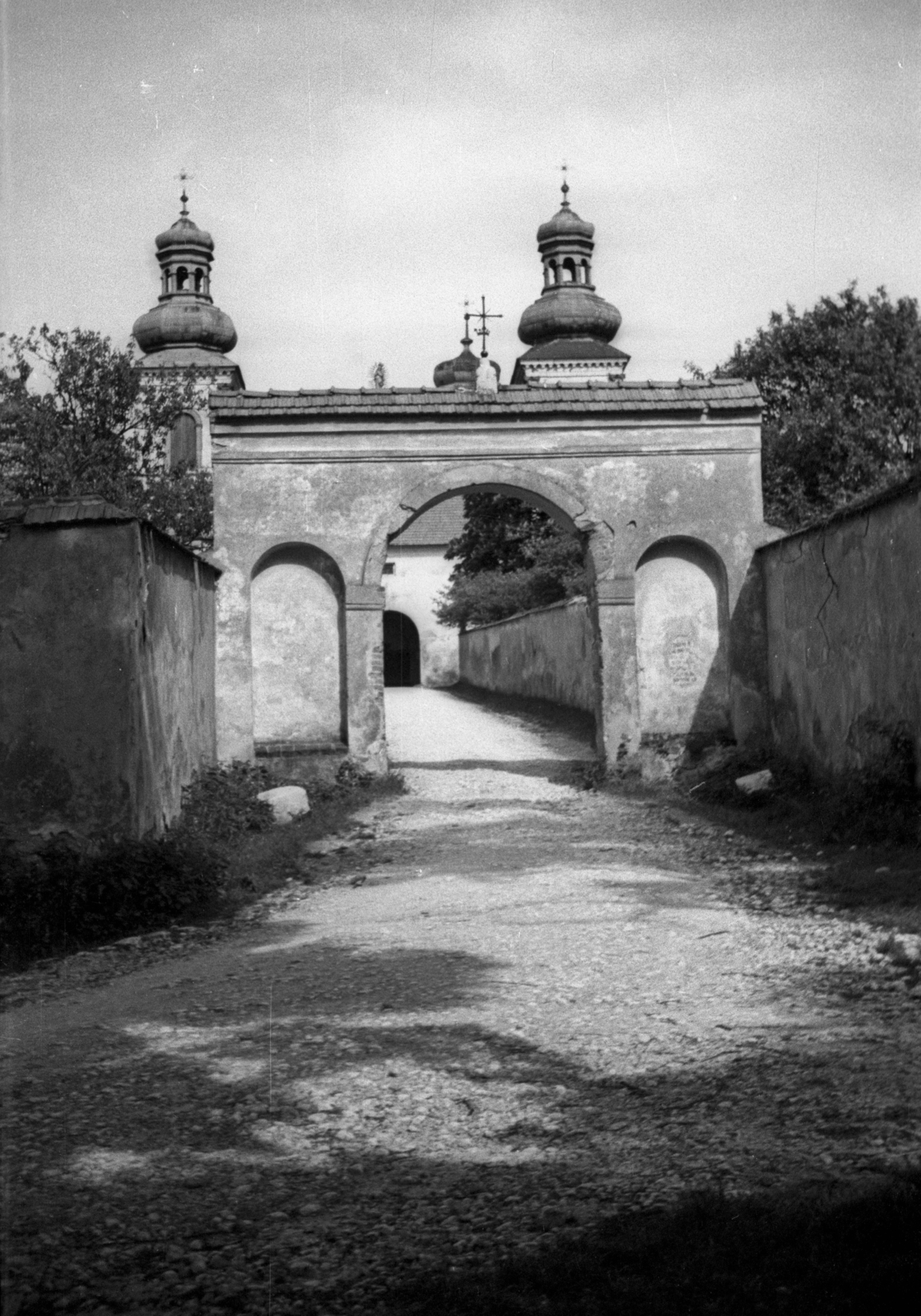 Lengyelország, Krakkó, Bielany, a Kamalduli kolostor bejárata., 1947, Bogdan Celichowski, Fortepan #119724