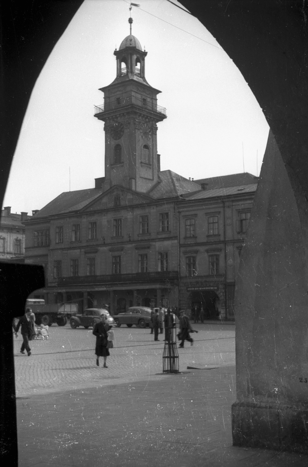 Lengyelország, Cieszyn, Rynek, a város főtere, szemben a Városháza., 1947, Bogdan Celichowski, középület, utcakép, Fortepan #119732