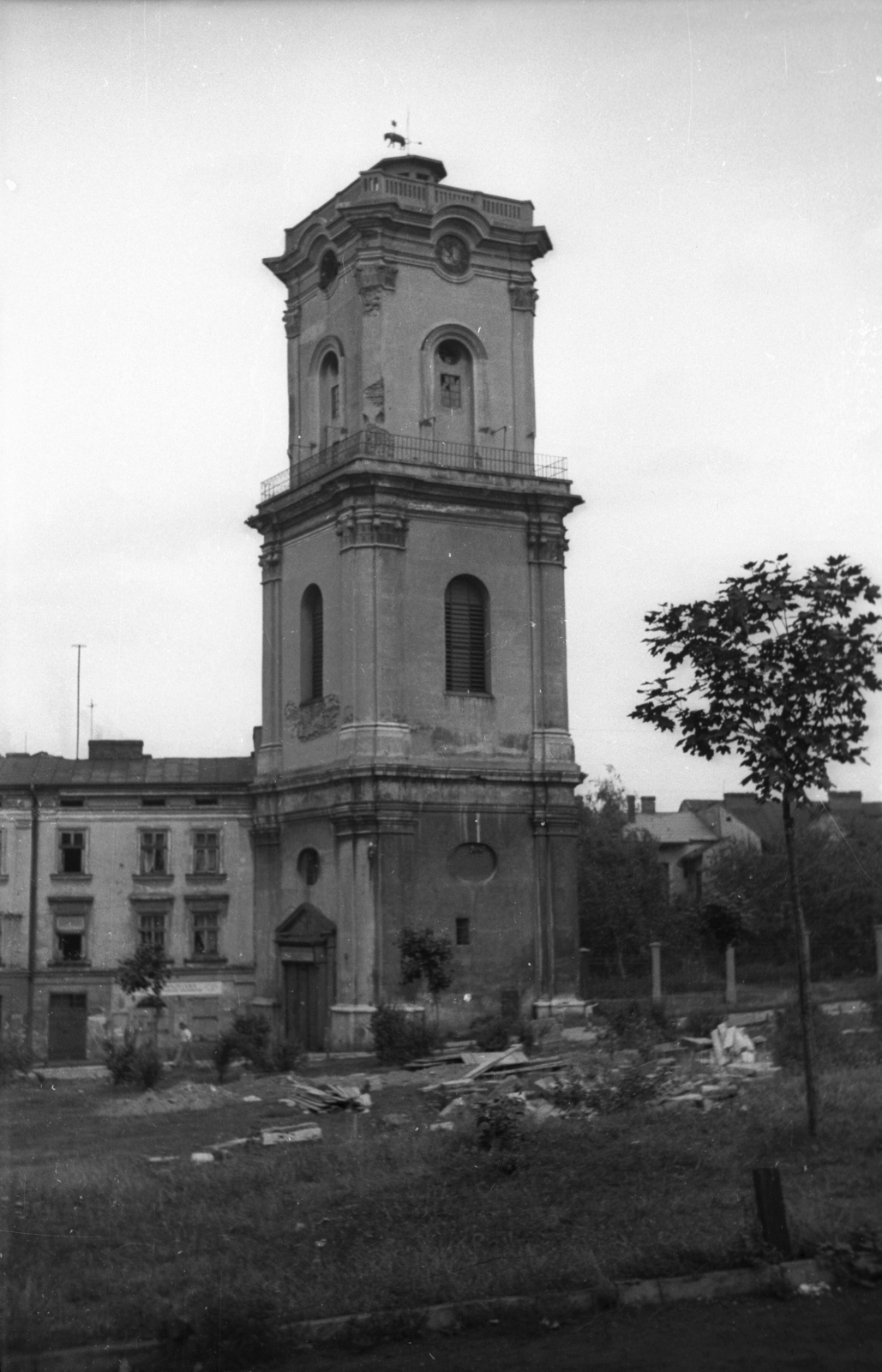 Lengyelország, Przemyśl, plac Niepodległości az ulica Władycze felé nézve, szemben az óratorony., 1947, Bogdan Celichowski, műemlék, Fortepan #119809