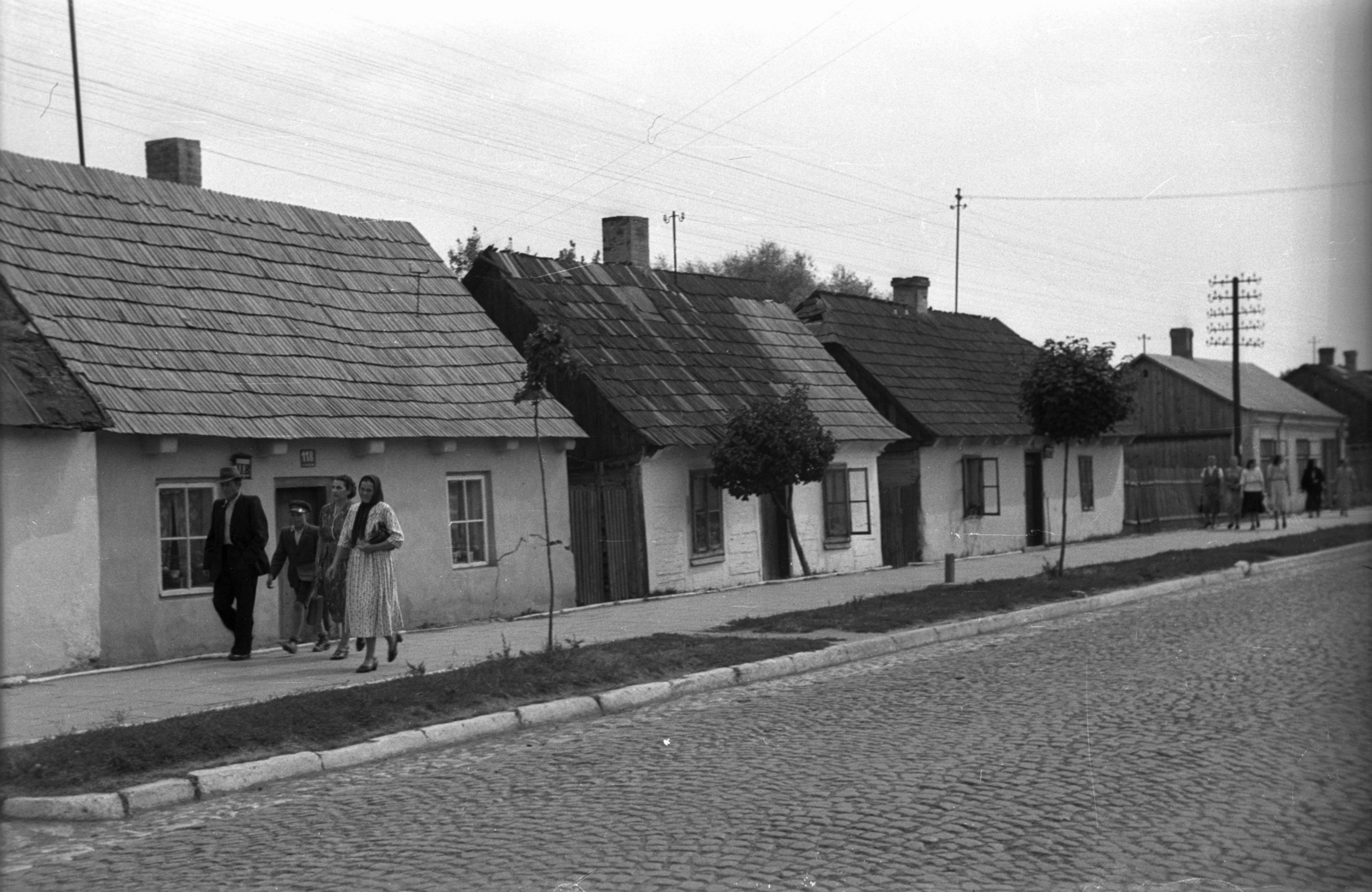 Lengyelország, 1947, Bogdan Celichowski, ház, járókelő, Fortepan #119823