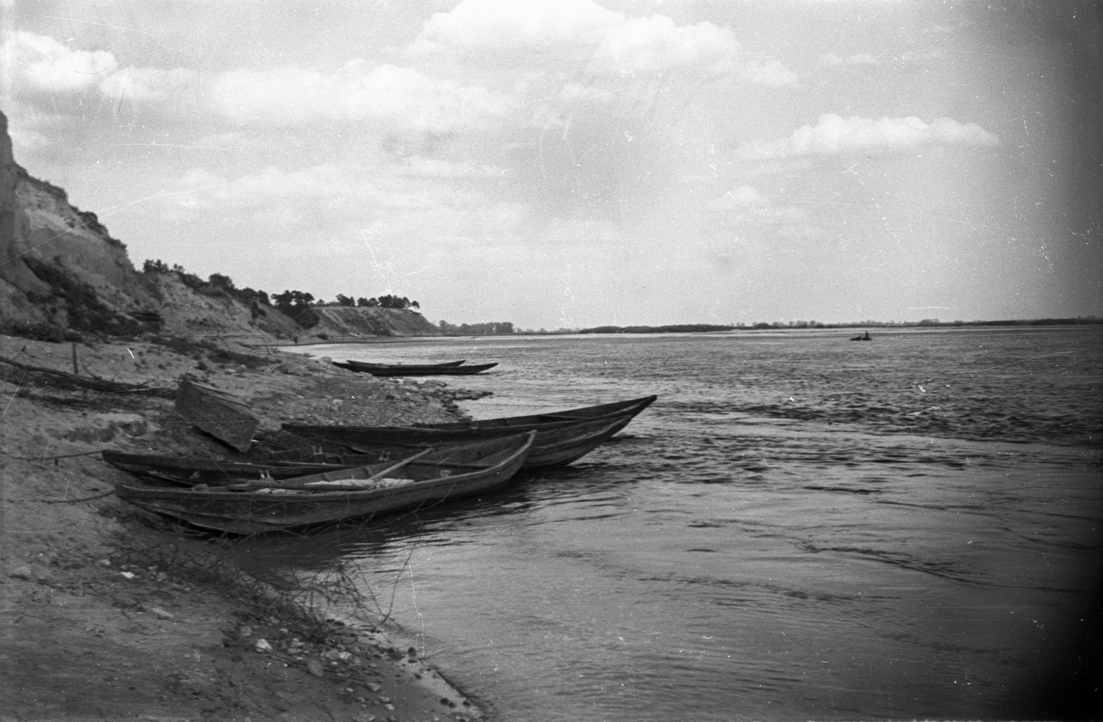 Lengyelország, 1947, Bogdan Celichowski, csónak, folyópart, part, Fortepan #119862