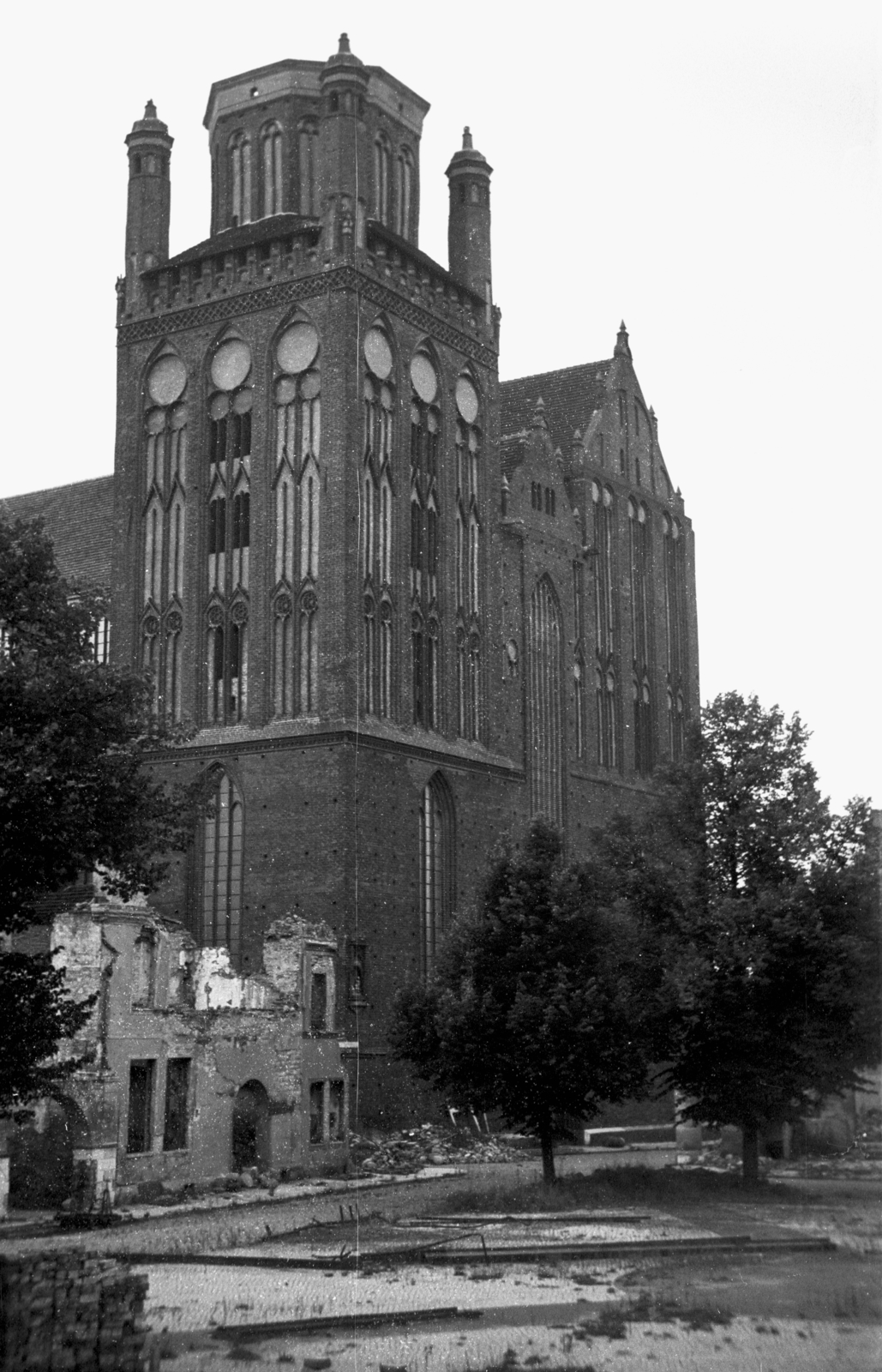 Poland, Stargard, ulica Mariacka, Szűz Mária-templom (Kolegiata Najświętrzej Marii Panny Królowej Świata)., 1947, Bogdan Celichowski, church, Fortepan #119894