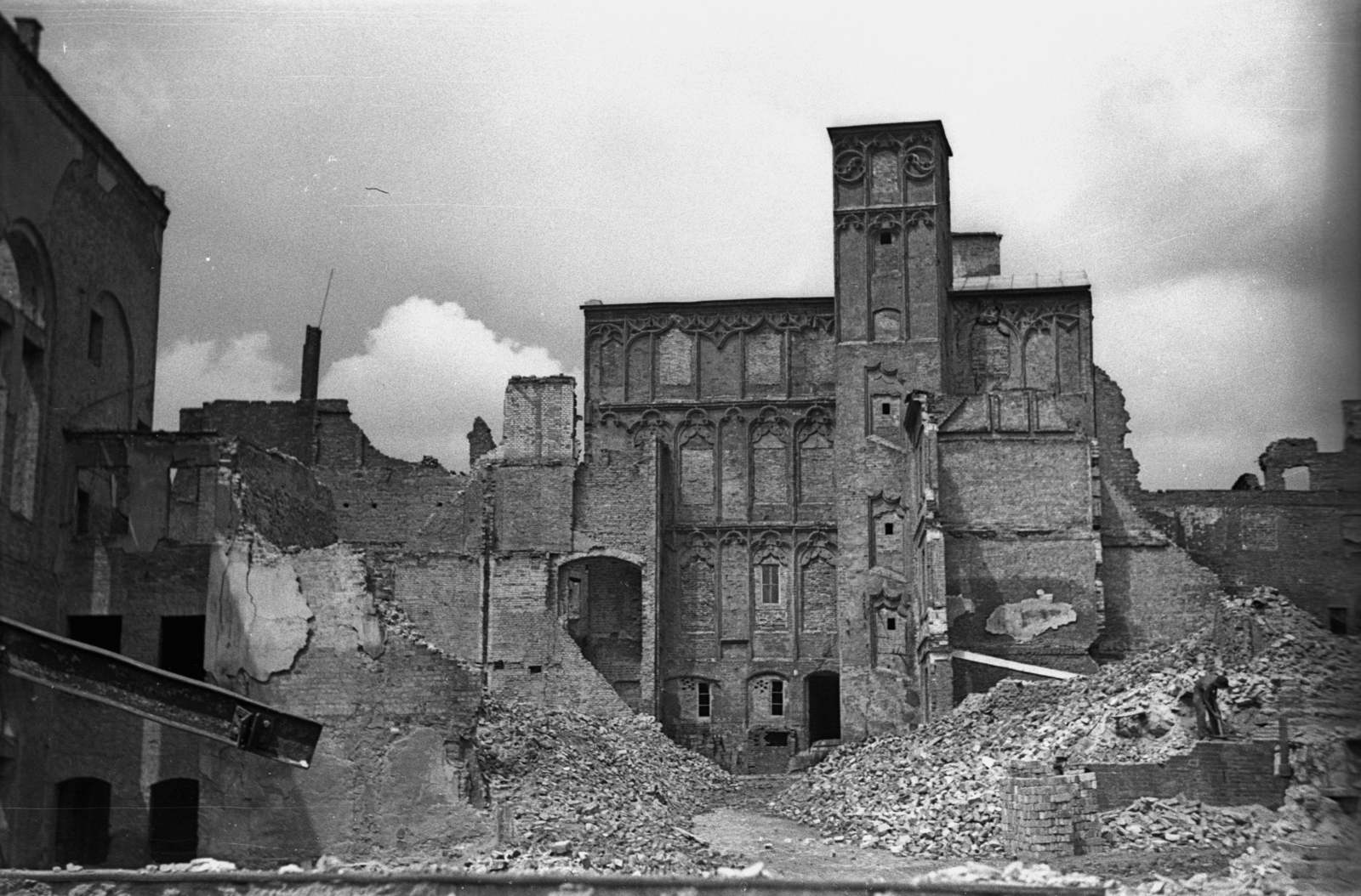 Lengyelország, Szczecin, ulica Kurkowa, a romos Loitz bérház (Kamienica Loitzów)., 1947, Bogdan Celichowski, háborús kár, épületkár, Fortepan #119904