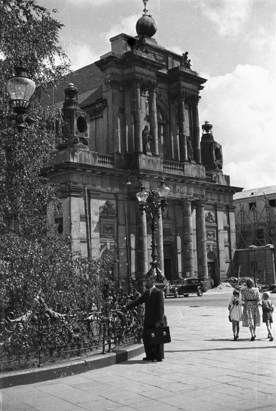 Poland, Warsaw, ulica Krakowskie Przedmiescie 52/54., karmelita templom (Kościół seminaryjny)., 1949, Bogdan Celichowski, church, Baroque-style, Catholic Church, Neoclassical architecture, Carmelites, Tylman van Gameren-design, Simone Giuseppe Belotti-design, Isidoro Affaitati-design, Konstantin Tencalla-design, Ephraim Schröger-design, Fortepan #119929