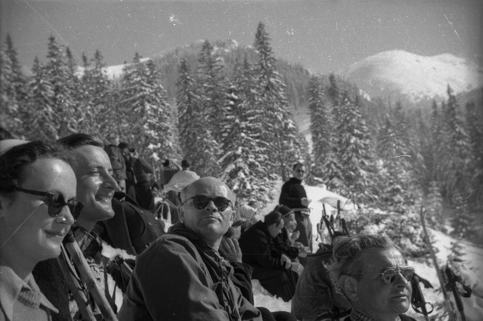 Poland, 1947, Bogdan Celichowski, winter, sunbathe, shades, mountain, Fortepan #119936