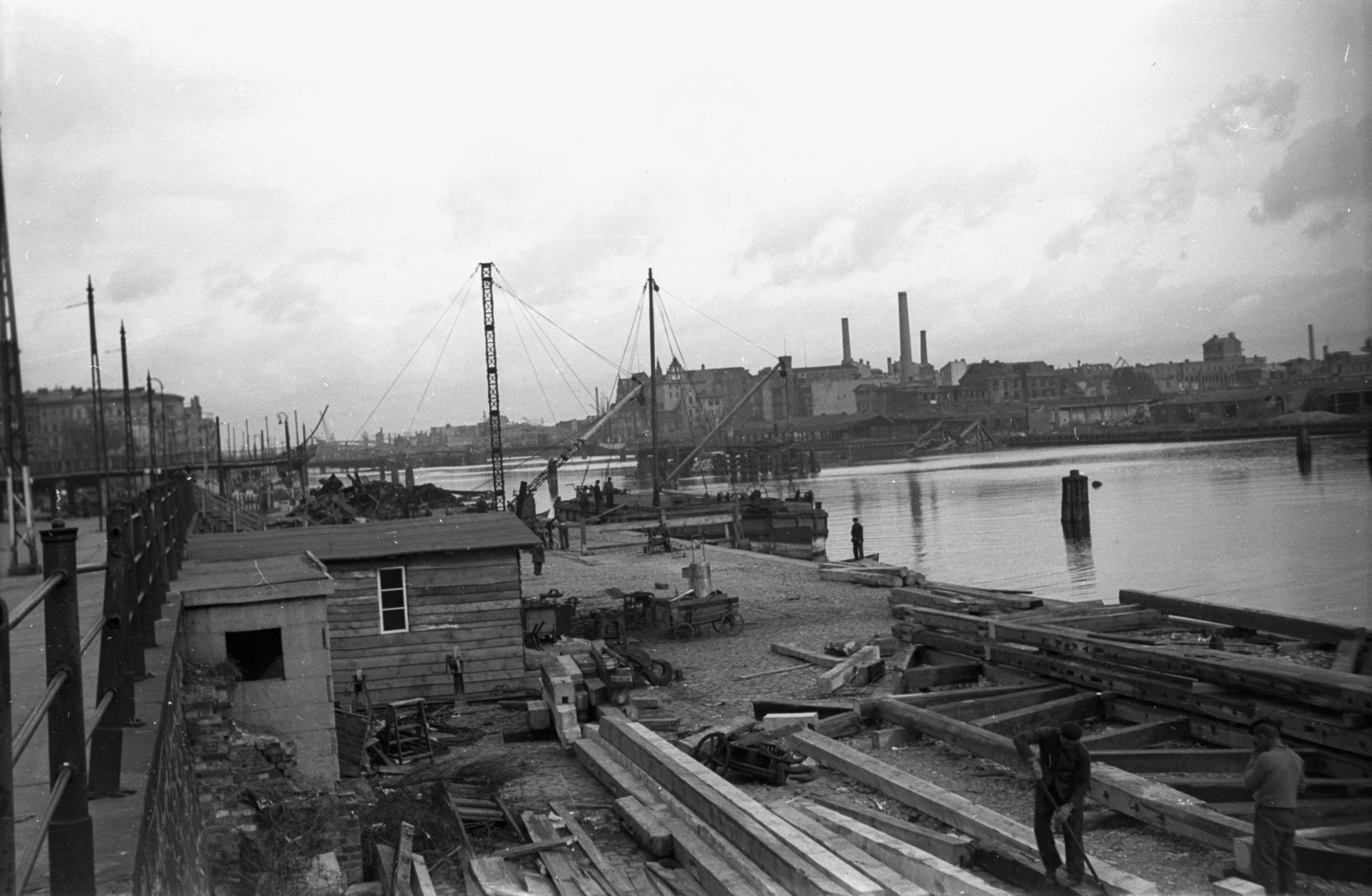 Poland, Szczecin, ulica Kolumba és az Odera folyó a vasútállomás mellől nézve., 1947, Bogdan Celichowski, beam, booth, port, Fortepan #120030