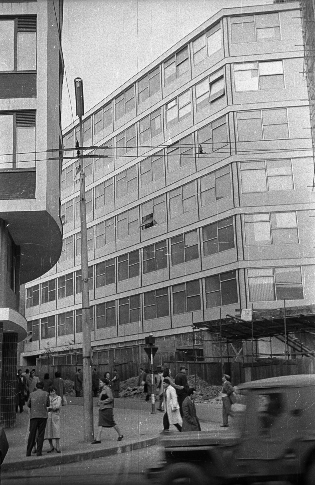 Serbia, Belgrade, ulica Brankova az ulica Carice Milice felé nézve., 1960, Bogdan Celichowski, modern architecture, Fortepan #120052