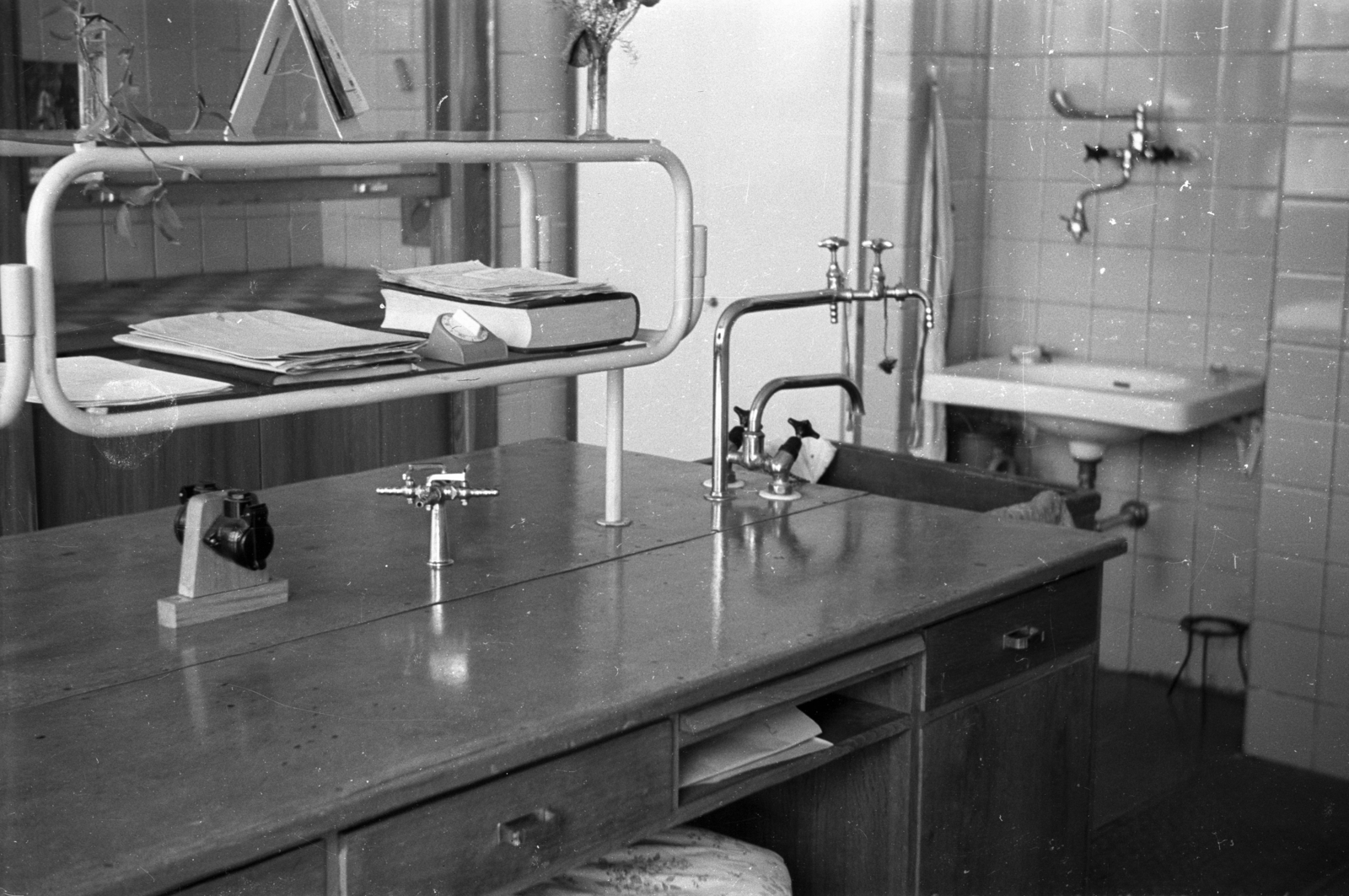 1960, Bogdan Celichowski, laboratory, tap, Fortepan #120062