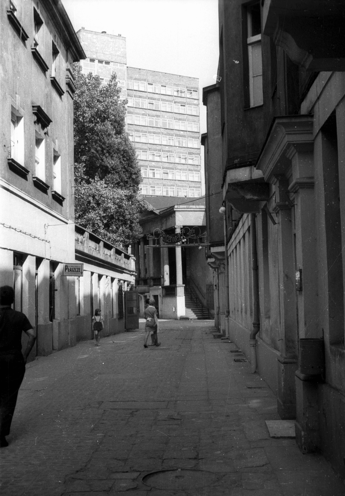 Poland, Poznań, Pasaż Apollo az ulica Ratajczaka felől az ulica Piekary felé nézve., 1978, Bogdan Celichowski, Fortepan #120076