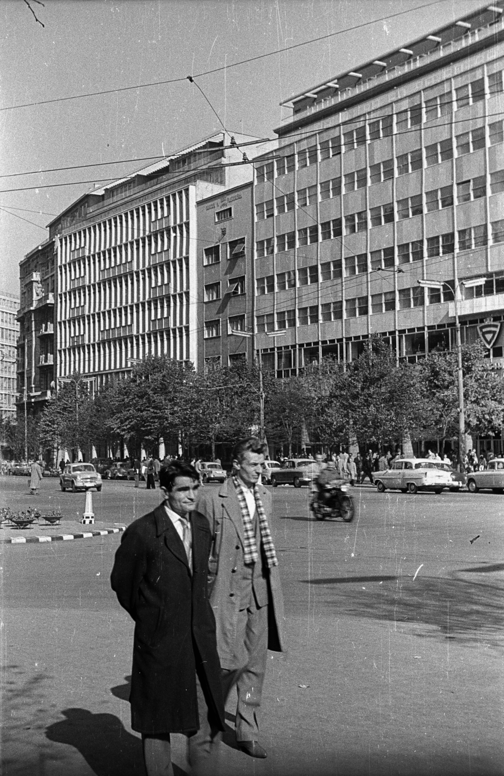 Serbia, Belgrade, Terazije az ulica Prizrenska felől az ulica Kolarčeva felé nézve., 1960, Bogdan Celichowski, Yugoslavia, traffic, motorcycle, street view, automobile, Fortepan #120134