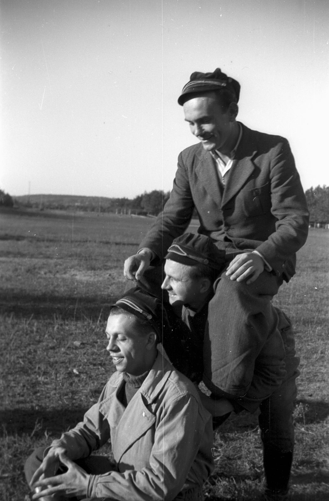 Poland, Szczecin, Jasne Błonia park., 1947, Bogdan Celichowski, sitting on the shoulders, Fortepan #120146