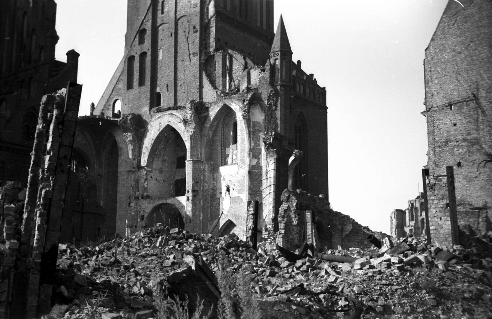 Poland, Szczecin, Szent Jakab-székésegyház., 1947, Bogdan Celichowski, church, war damage, basilica, damaged building, Catholic Church, gothic, Cathedral, Brick Gothic, pointed arch, Hinrich Brunsberg-design, Latin Church, Fortepan #120178