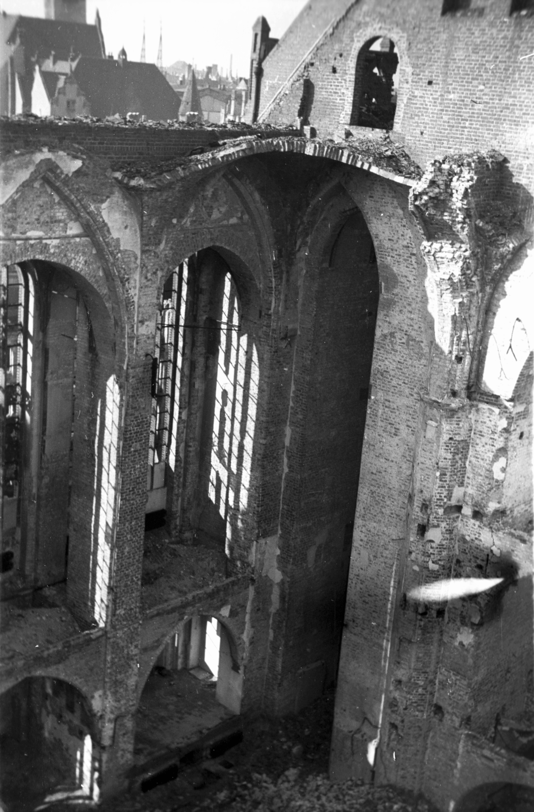 Poland, Szczecin, Szent Jakab-székésegyház., 1947, Bogdan Celichowski, church, war damage, basilica, damaged building, Catholic Church, gothic, Cathedral, Brick Gothic, pointed arch, Hinrich Brunsberg-design, Latin Church, Fortepan #120179