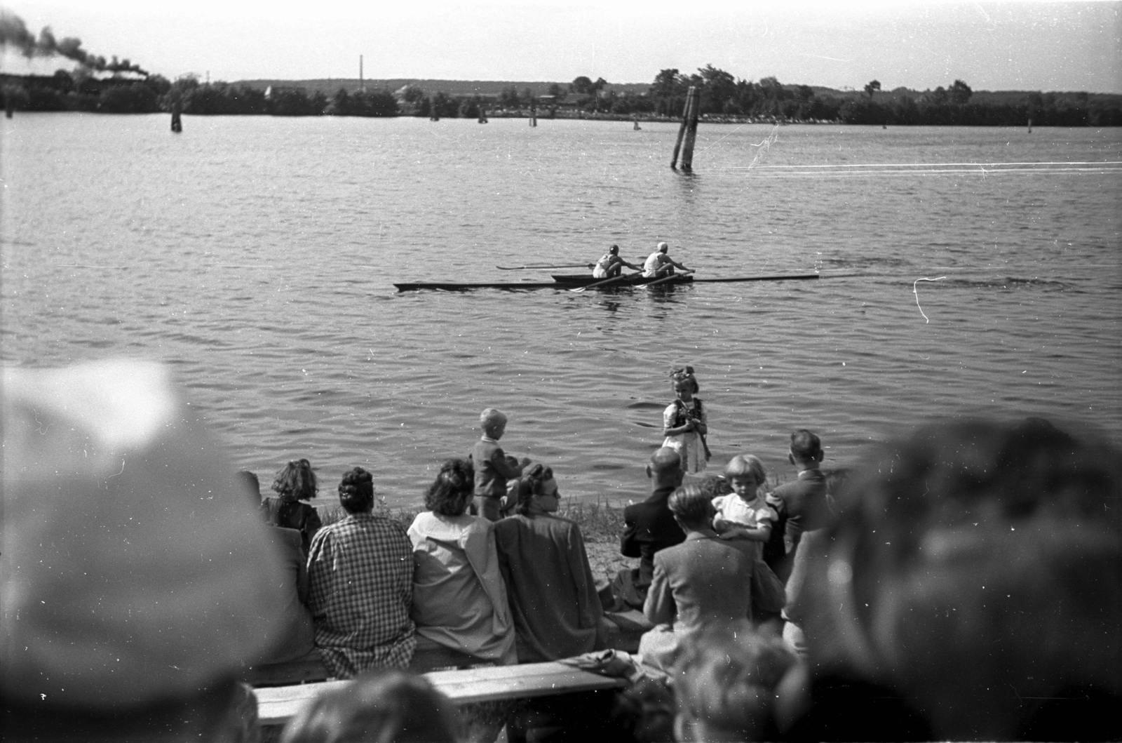 Lengyelország, 1947, Bogdan Celichowski, evezés, közönség, folyó, Fortepan #120195