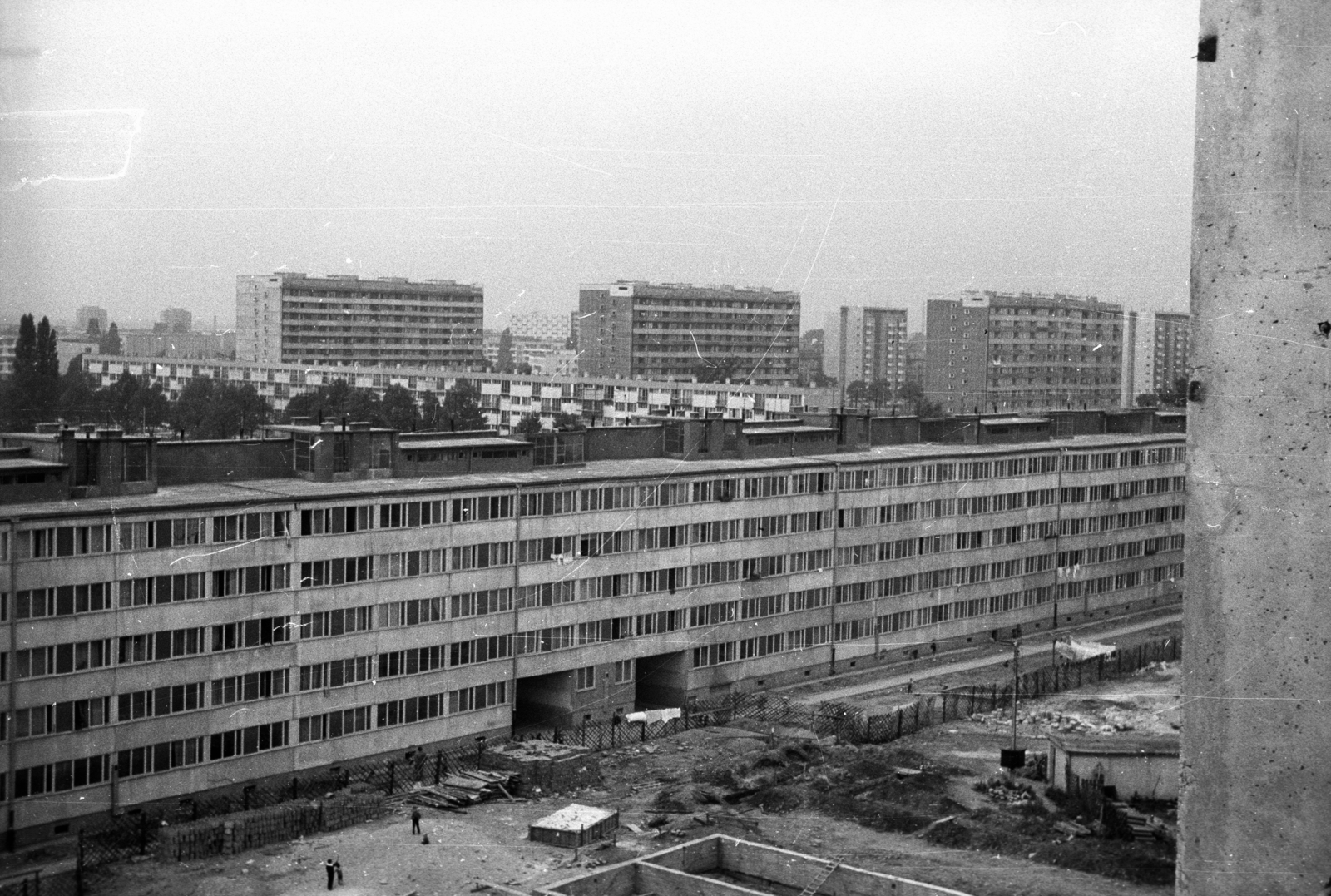 Lengyelország, Wroclaw, ulica Zaporoska, az előtérben a 42-62 számú épület., 1970, Bogdan Celichowski, Fortepan #120247