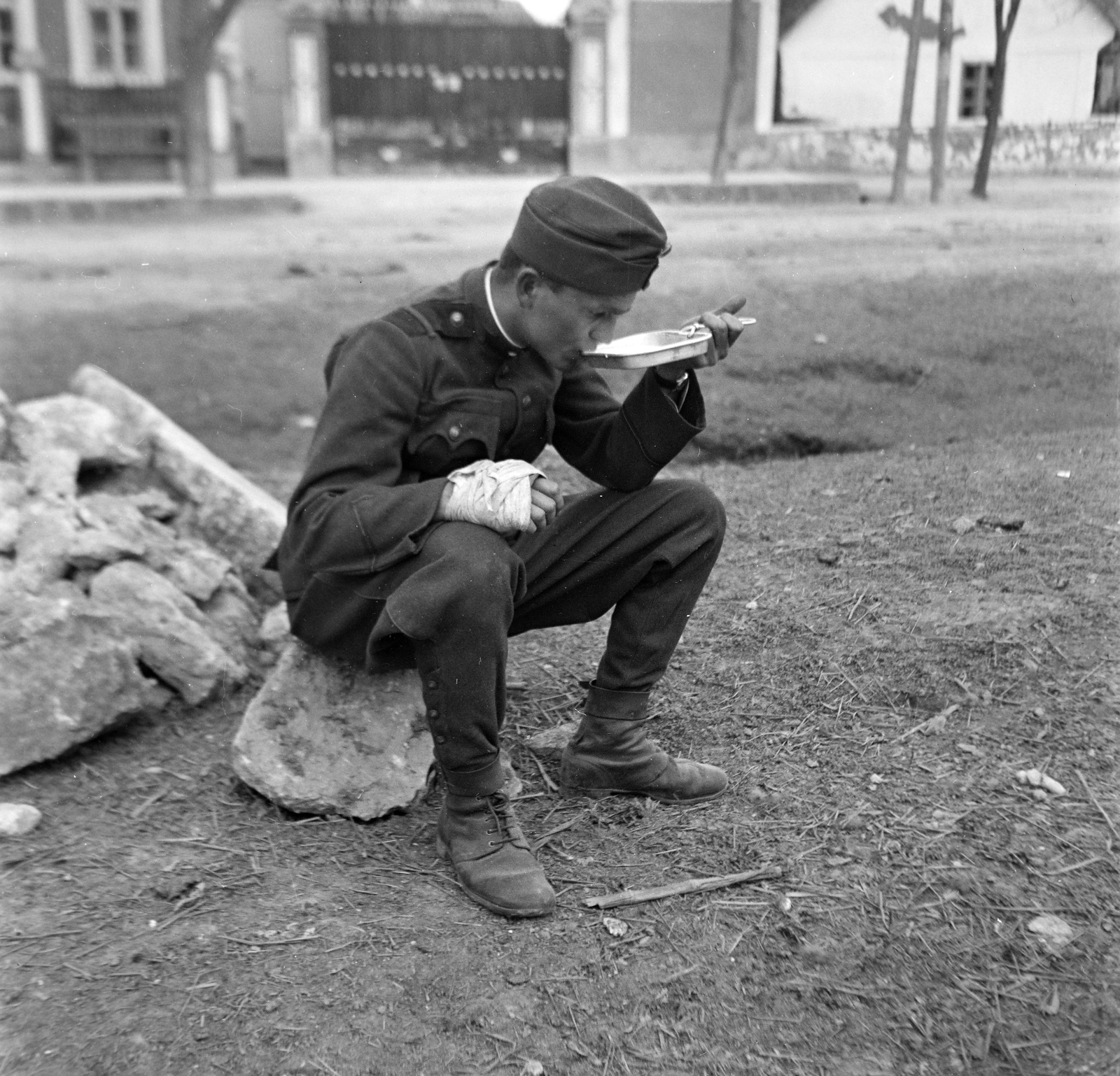 1940, Dienes Balázs, soldier, dixie, wounded, Fortepan #120300