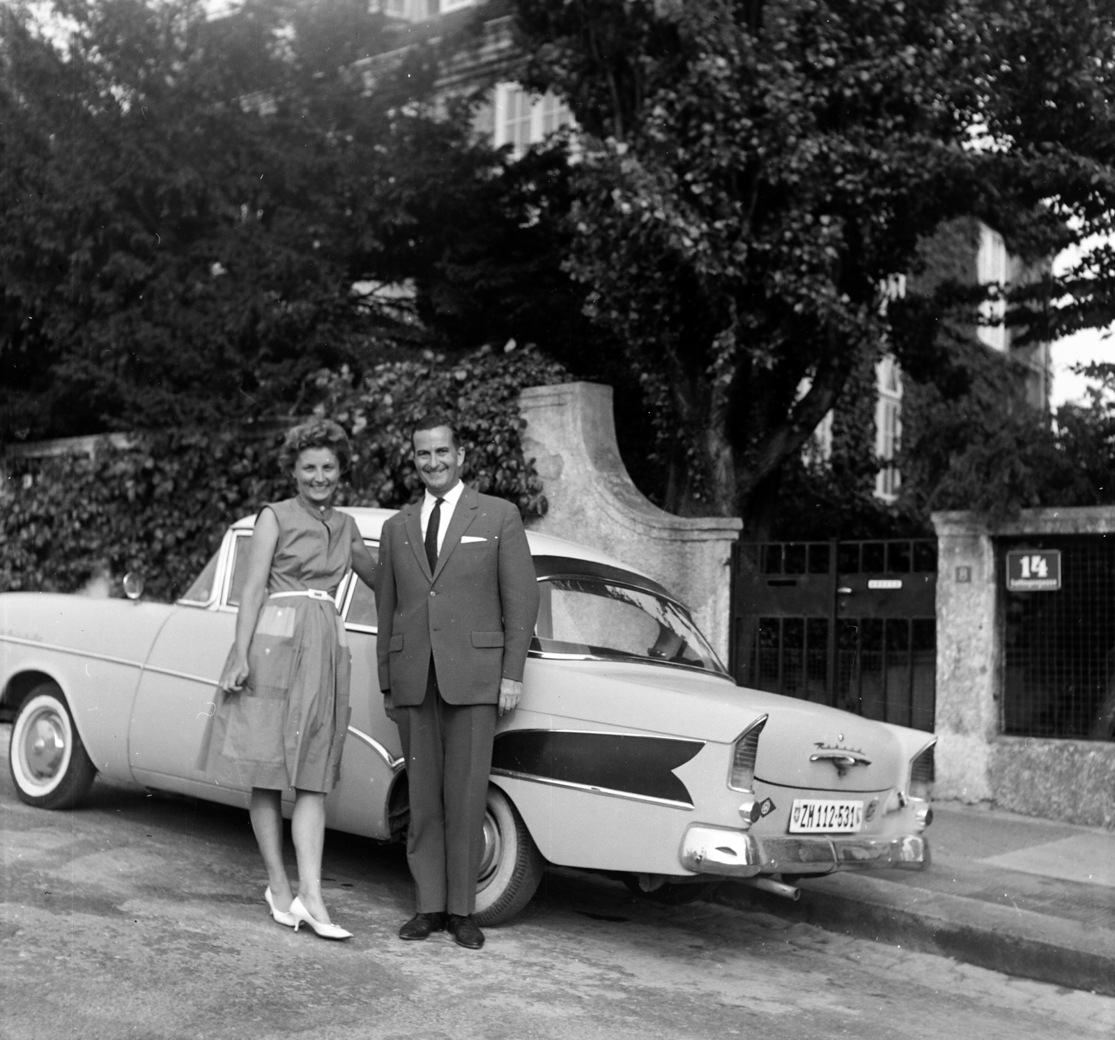 Switzerland, 1963, Dienes Balázs, house number sign, Opel-brand, number plate, automobile, pride, man and woman, Fortepan #120342