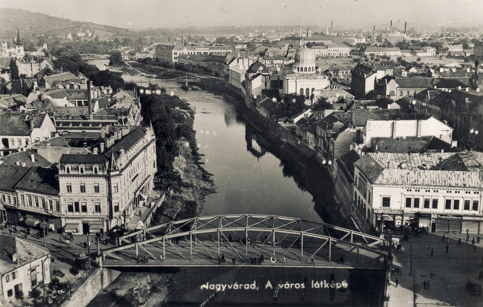 Romania,Transylvania, Oradea, kilátás a Városháza tornyából. A Sebes-Körös felett a Szent László híd, távolabb a Garasos híd. Jobbra a neológ zsinagóga kupolája., 1943, Hanser Mária, Fortepan #120355