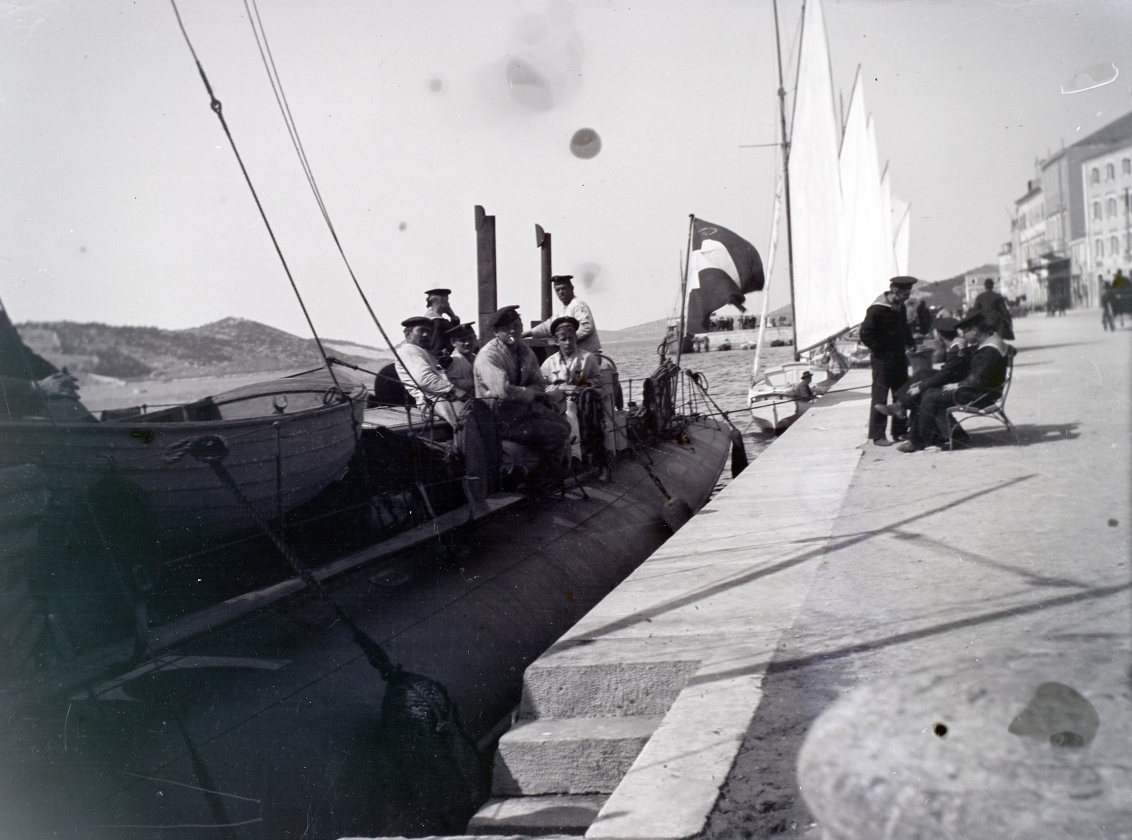 Croatia,Adriatic Sea, Šibenik, az Osztrák-Magyar Monarchia haditengerészetének hadihajója a kikötőben., 1913, Hanser Mária, sailor, warship, Fortepan #120372