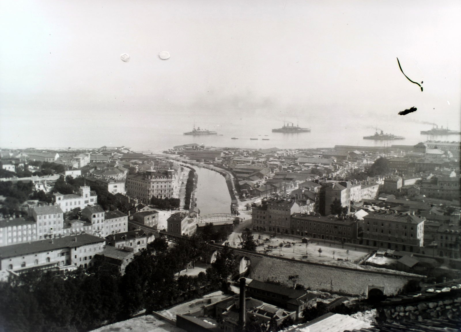Croatia,Adriatic Sea, Rijeka, az Osztrák-Magyar Monarchia haditengerészetének hadihajói távoznak a kikötőből. Középen a Recsina folyó., 1913, Hanser Mária, warship, Fortepan #120391