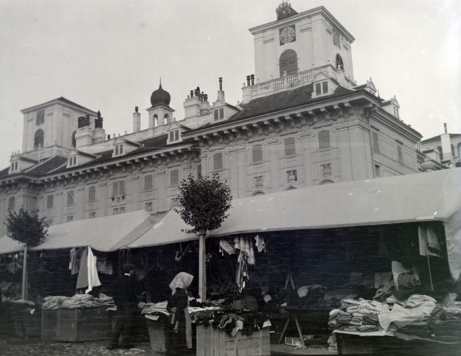 Austria, Eisenstadt, Esterházy-kastély., 1916, Hanser Mária, castle, market, palace, Fortepan #120408