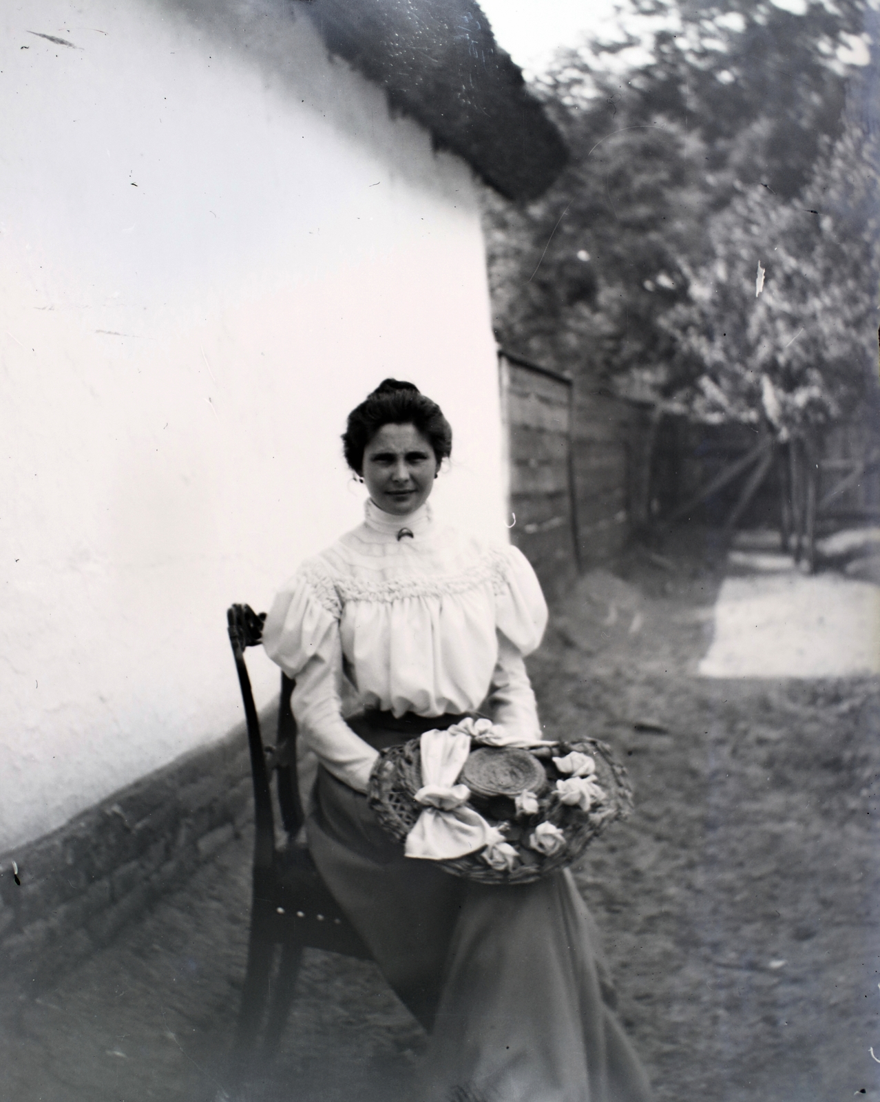 1916, Hanser Mária, portrait, fashion, hat, yard, chair, lady, hat on knees, Fortepan #120415