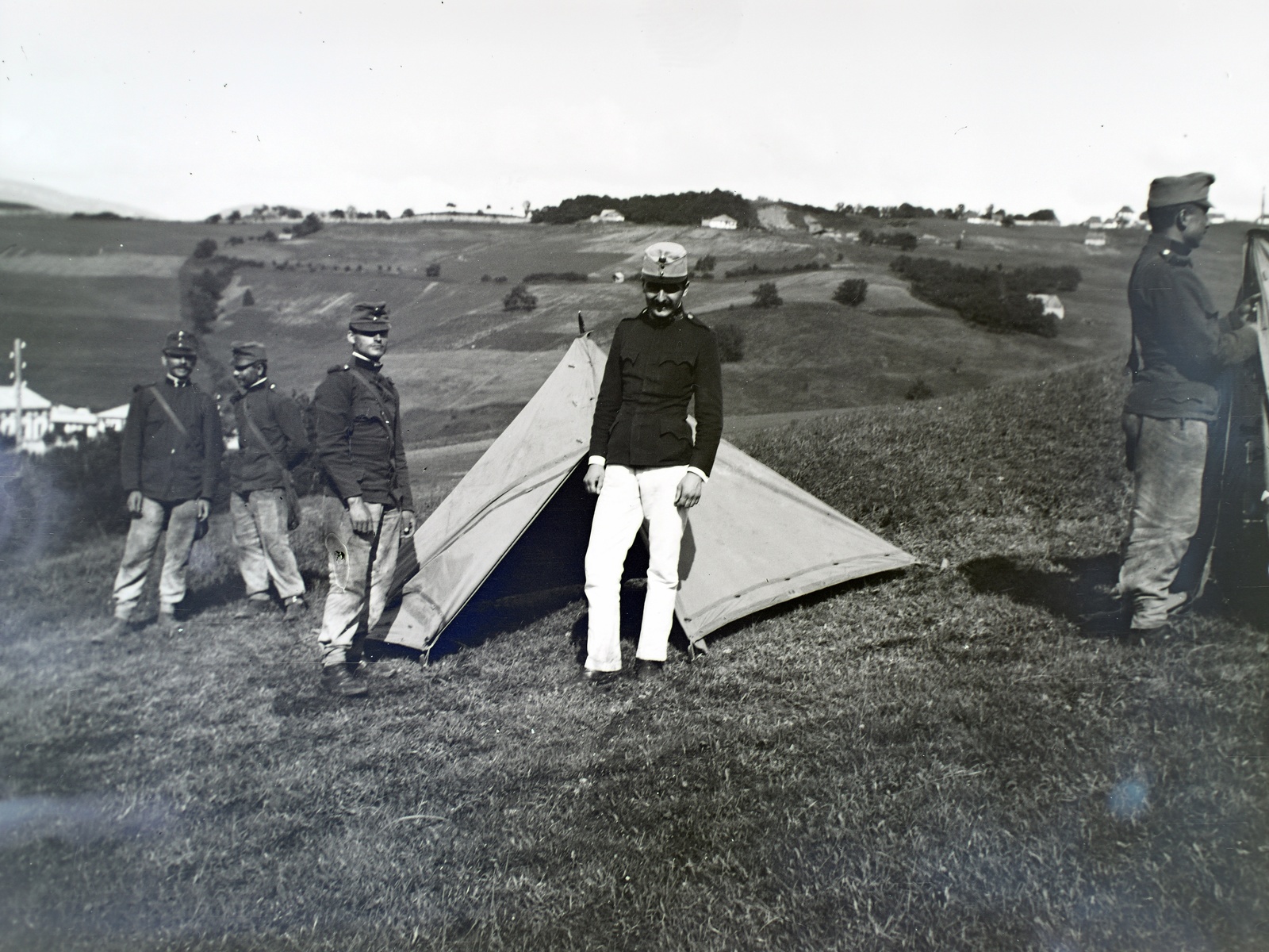Bosnia and Herzegovina, Sarajevo, Koševo városrész, szemben a Grdonj hegy., 1915, Hanser Mária, tent, soldier, Fortepan #120434