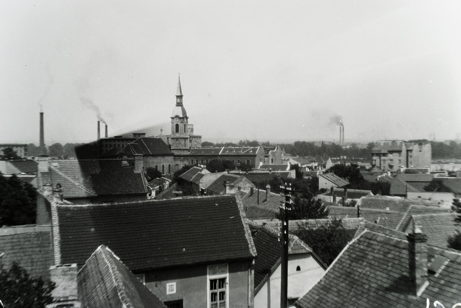 Hungary, Budapest II.,Budapest III., kilátás a Daru utca 10. számú házból az Újlaki templom felé, előtérben keresztben a Daru utca., 1942, Hanser Mária, Budapest, Fortepan #120473
