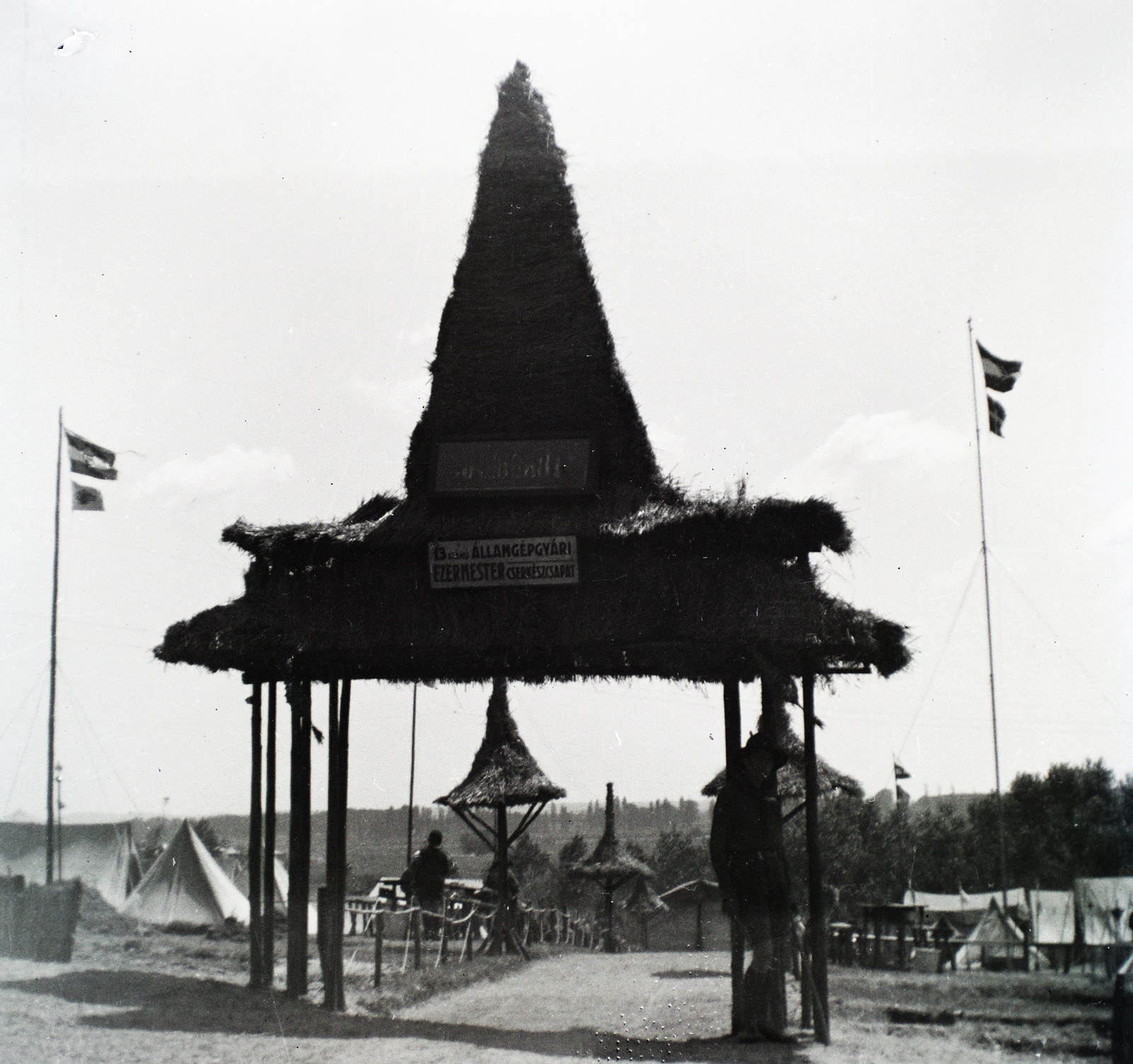 Hungary, Gödöllő, 4. Nemzetközi Cserkész Világtalálkozó (Jamboree)., 1933, Hanser Mária, ornamental gates, Fortepan #120478