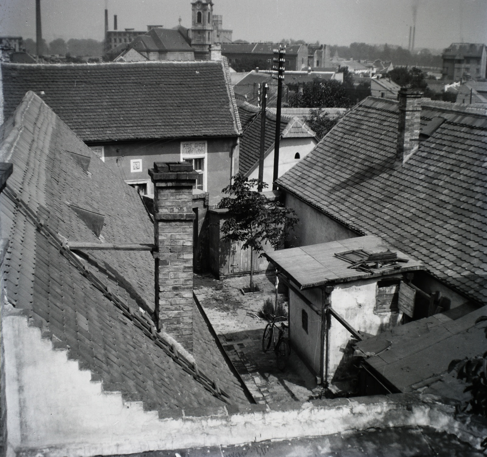 Hungary, Budapest II.,Budapest III., kilátás a Daru utca 10. számú házból az Újlaki templom felé., 1942, Hanser Mária, Budapest, Fortepan #120481