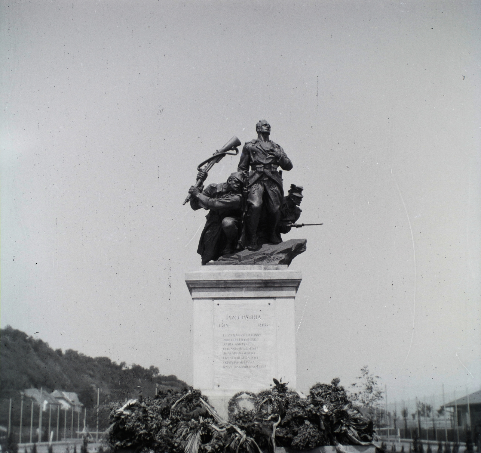 Hungary, Dunaföldvár, Hősök tere, I. világháborús hősi emlékmű (Orbán Antal, 1927.)., 1928, Hanser Mária, First World War, monument, Fortepan #120499