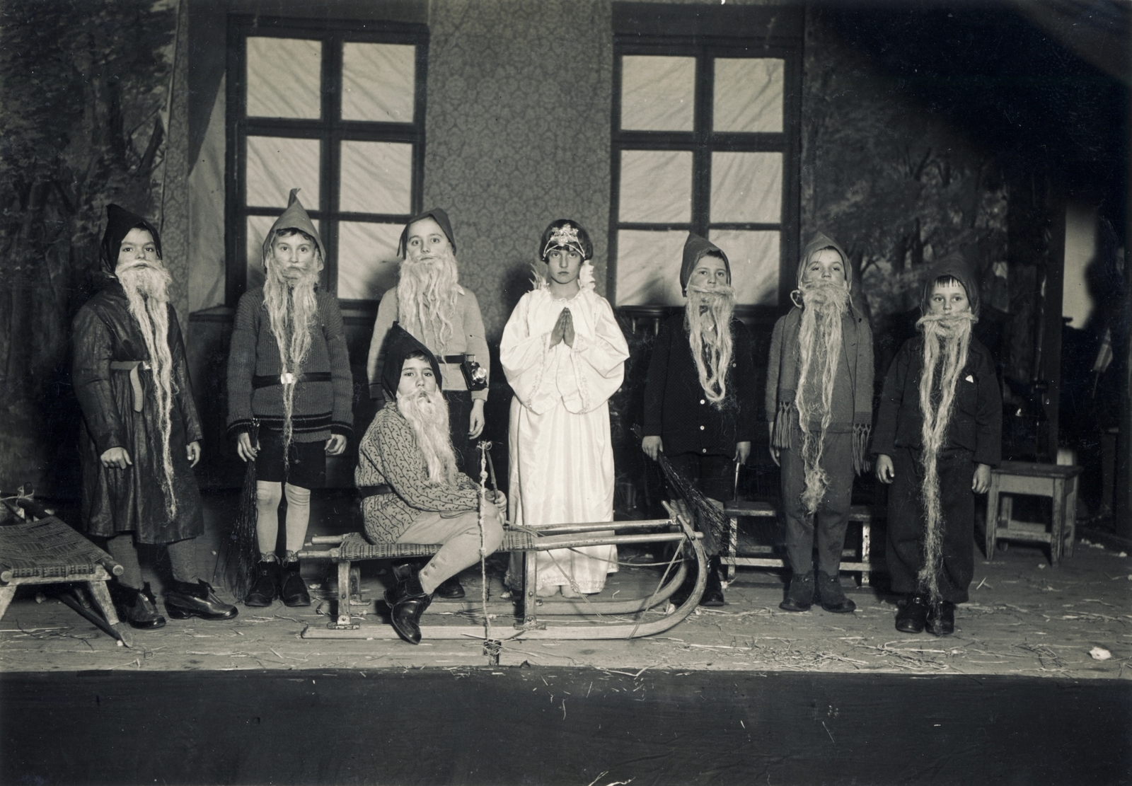 1930, Hanser Mária, tableau, sledge, costume, kids, beard, kitchen stool, theater performance, Fortepan #120568