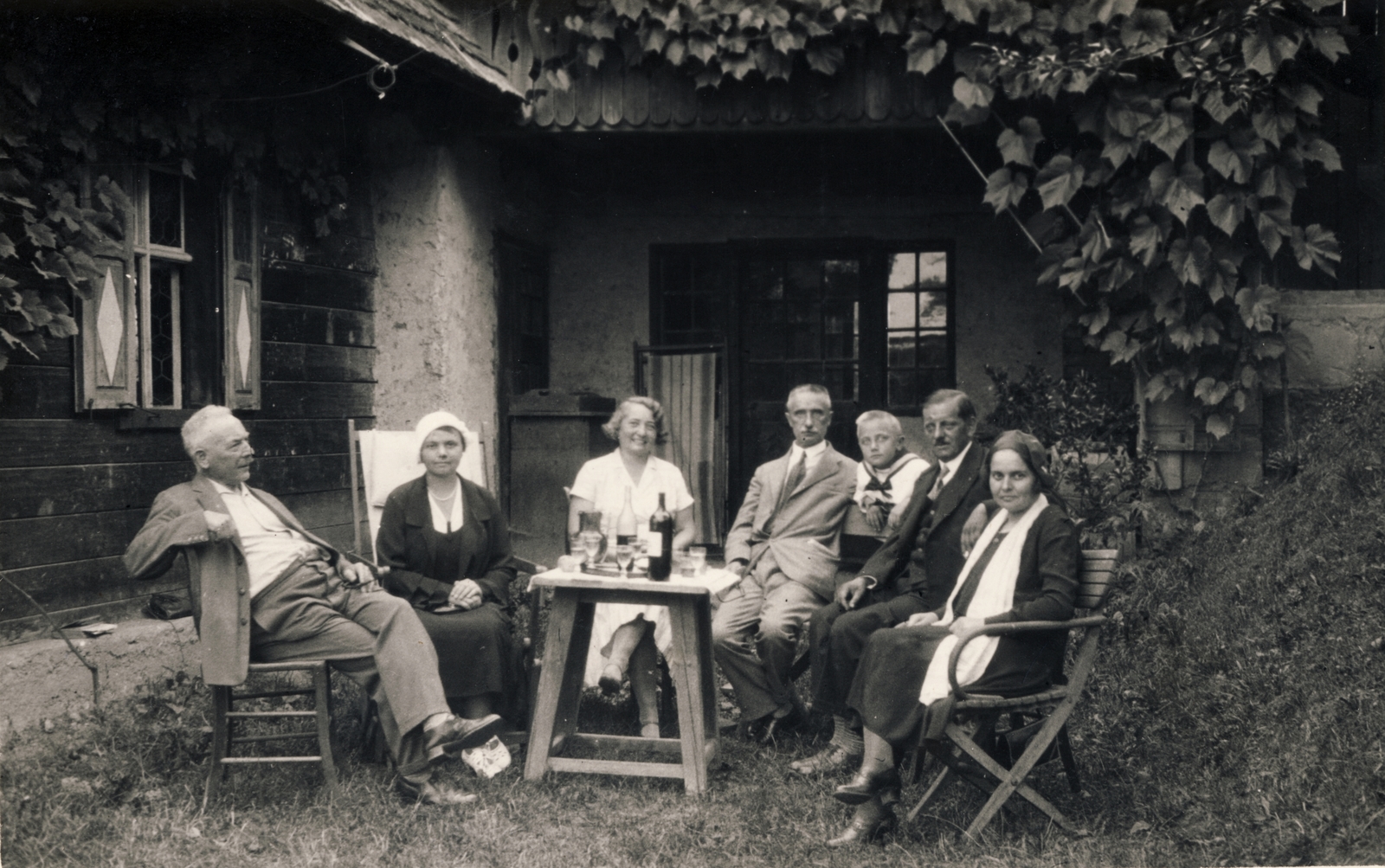 1930, Hanser Mária, yard, tableau, drinking, glass, deck chair, companionship, garden furniture, Fortepan #120569