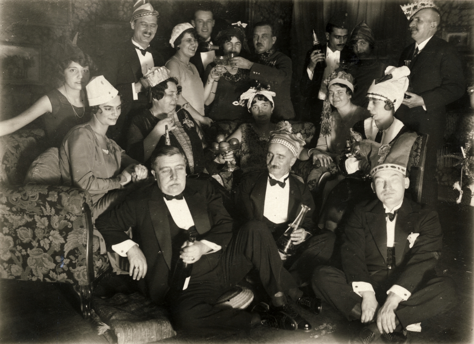 1927, Hanser Mária, sapka, italozás, társaság, szórakozás, törökülés, Fortepan #120607