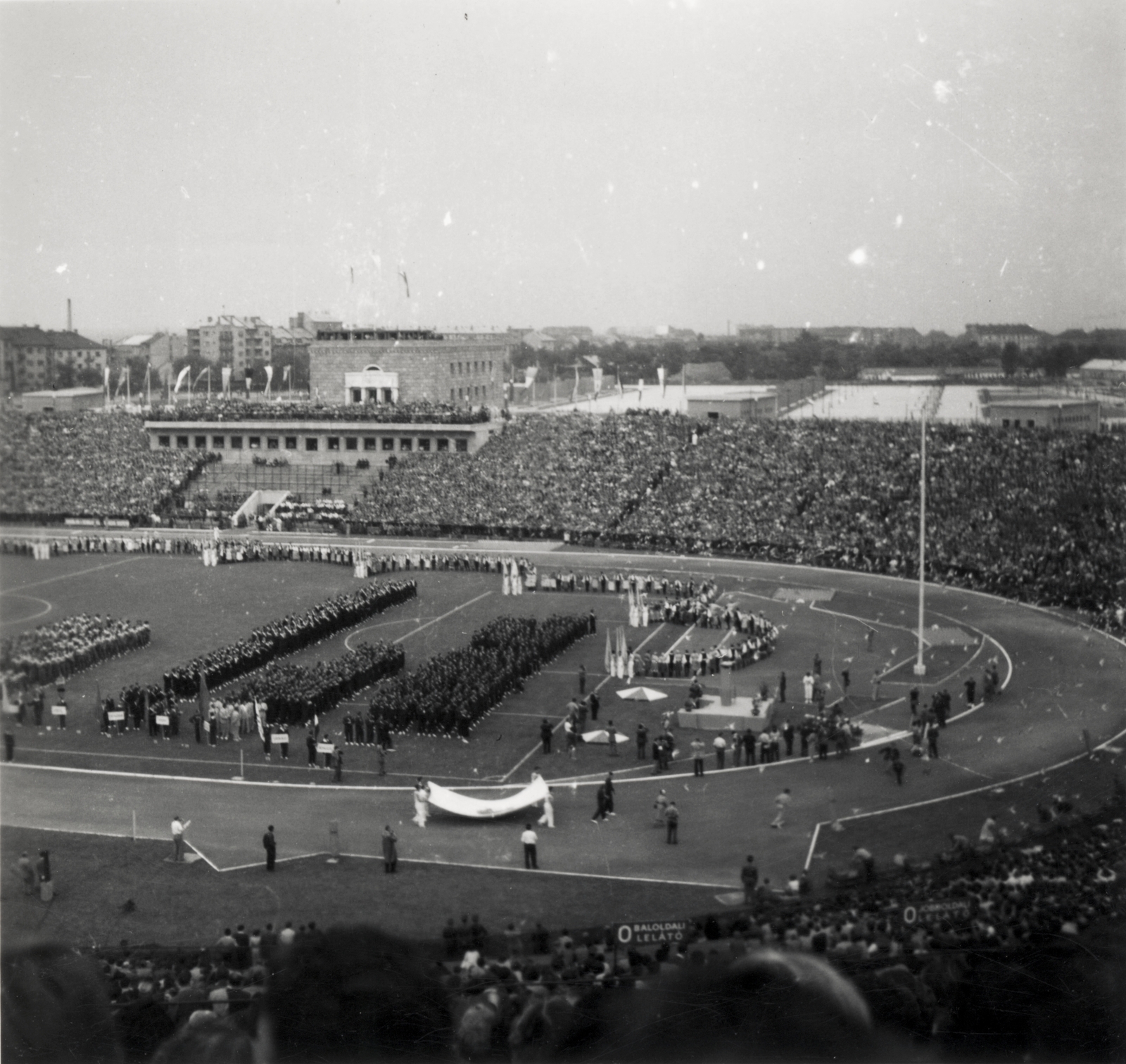Magyarország, Népstadion, Budapest XIV., a XII. Főiskolai Világbajnokság megnyitóünnepsége, 1954. július 31., 1954, Hanser Mária, stadion, Budapest, képarány: négyzetes, Fortepan #120625