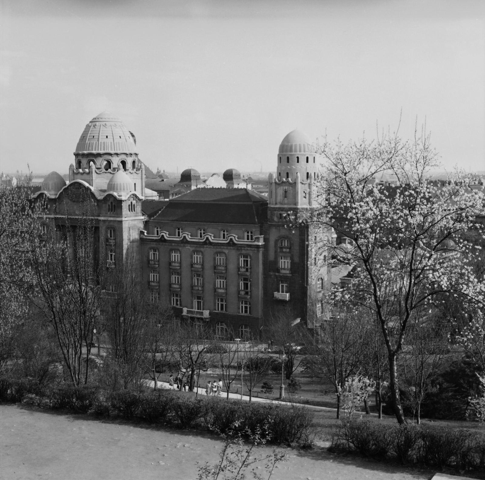 Hungary, Budapest XI., a Gellért Gyógyfürdő a Gellért-hegyről nézve., 1966, Inkey Tibor, Budapest, Fortepan #120744