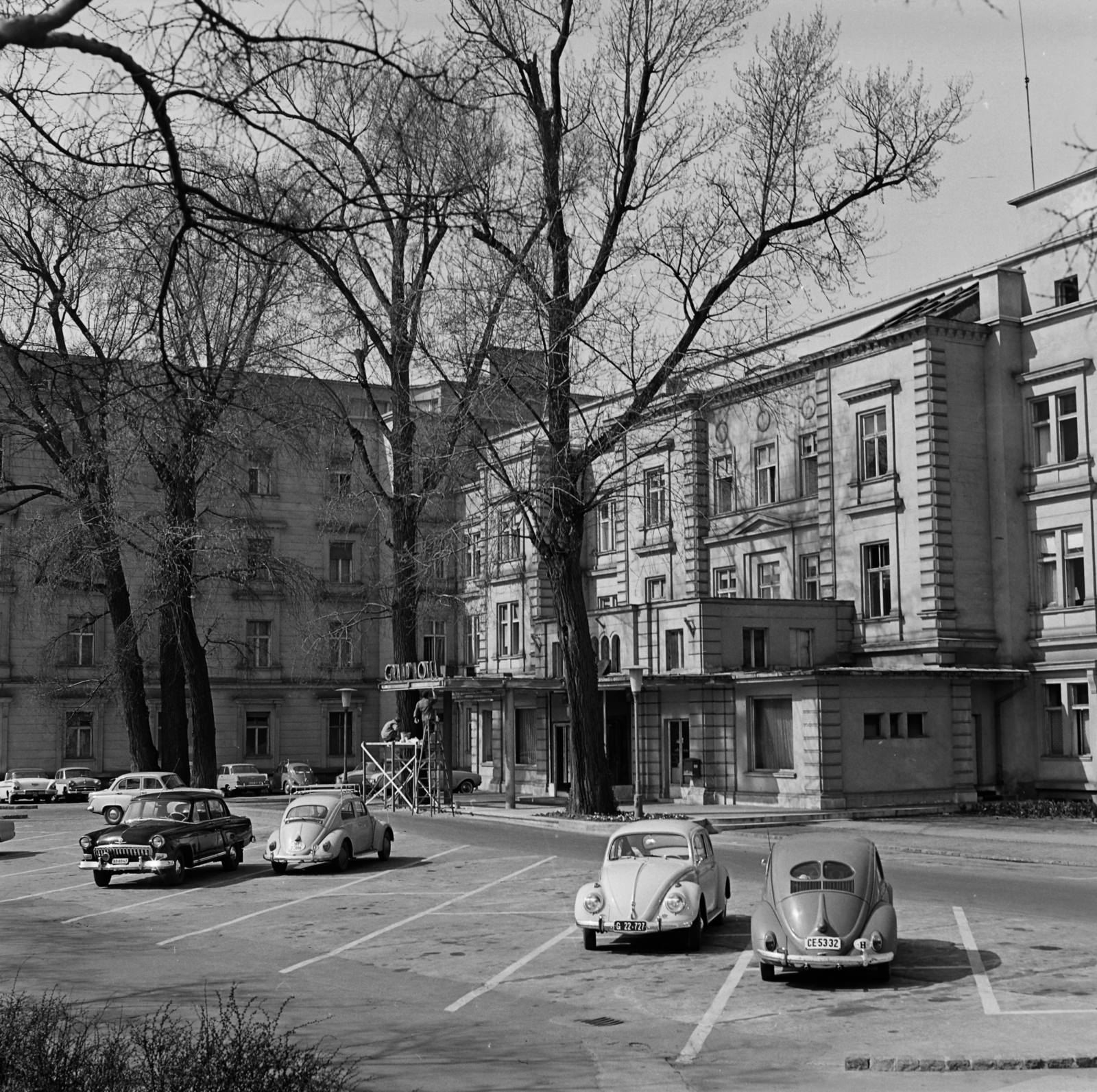 Hungary, Margit Islands, Budapest, Margitszigeti Nagyszálló., 1965, Inkey Tibor, hotel, Volkswagen-brand, Volkswagen Beetle, Fortepan #120755