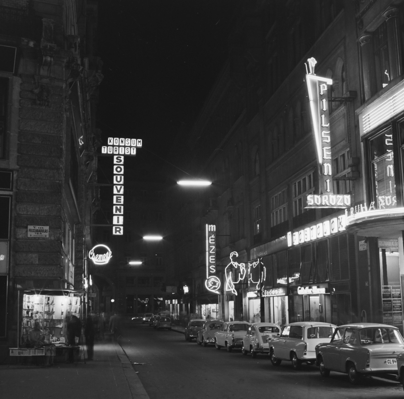 Hungary, Budapest V., Ferenciek tere (Felszabadulás tér), szemben a Kígyó utca., 1965, Inkey Tibor, neon sign, store display, Csemege enterprise, Budapest, Fortepan #120766