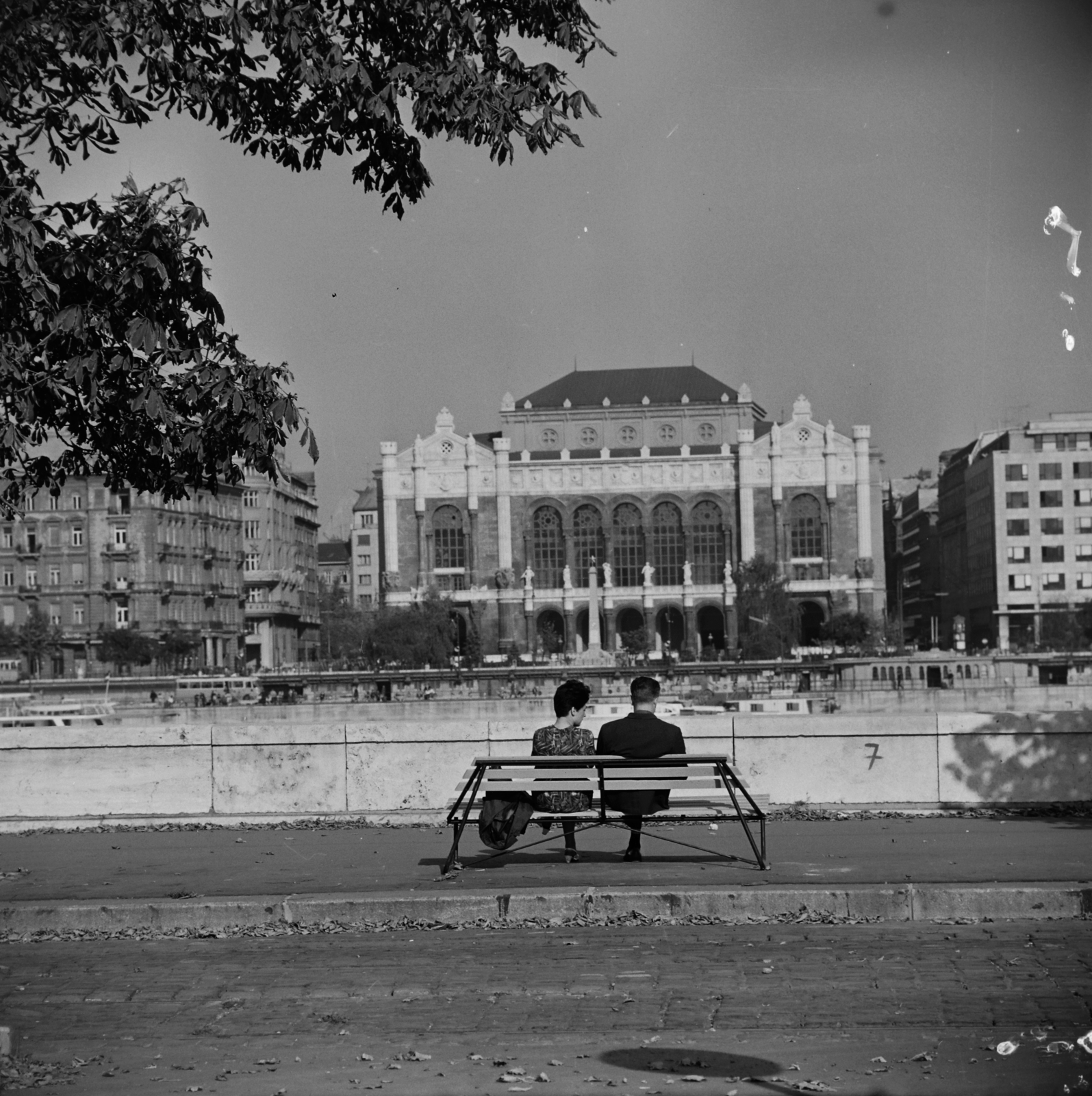Hungary, Budapest V.,Budapest I., Várkert (Groza Péter) rakpart az Ybl Miklós térnél, szemben a Vigadó., 1964, Inkey Tibor, Budapest, Fortepan #120768