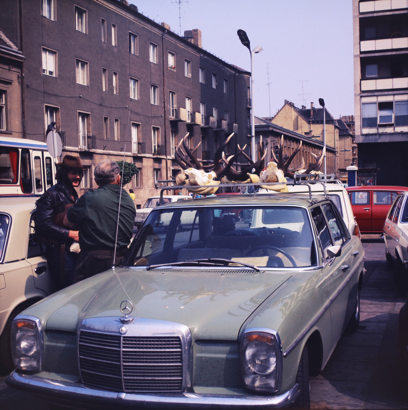 Hungary, Győr, Árpád út, a Rába Hotel parkolója., 1975, Inkey Tibor, colorful, Mercedes-brand, trophy, Fortepan #120811