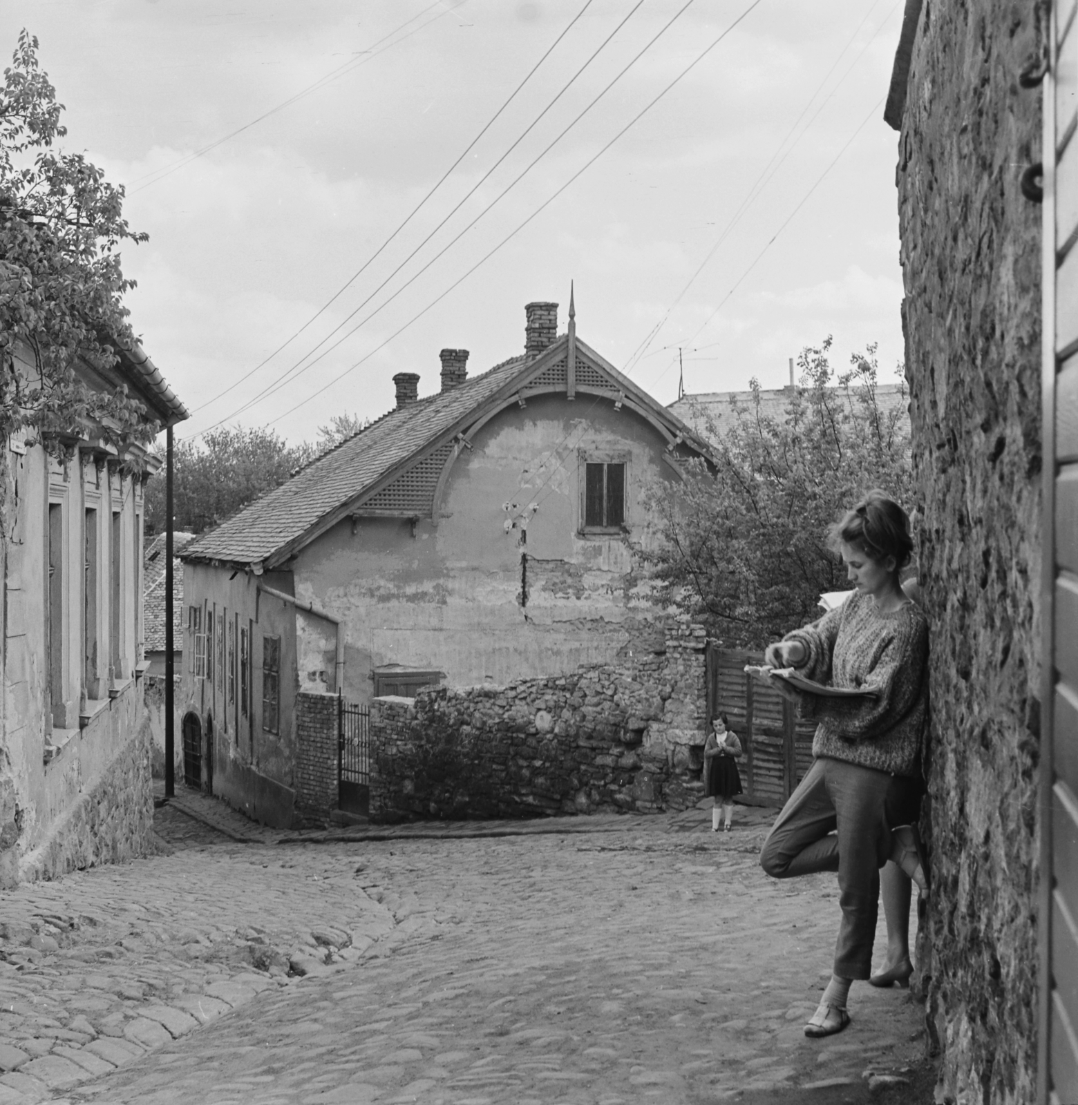 Magyarország, Szentendre, Gőzhajó utca., 1961, Inkey Tibor, festő, egy lábon állni, Fortepan #120831