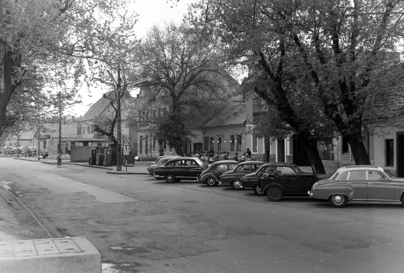 Hungary, Szentendre, Duna korzó (Somogyi-Bacsó part) a Görög utca felé nézve, balra hátul a Görög Kancsó étterem., 1961, Inkey Tibor, Wartburg-brand, Fortepan #120839