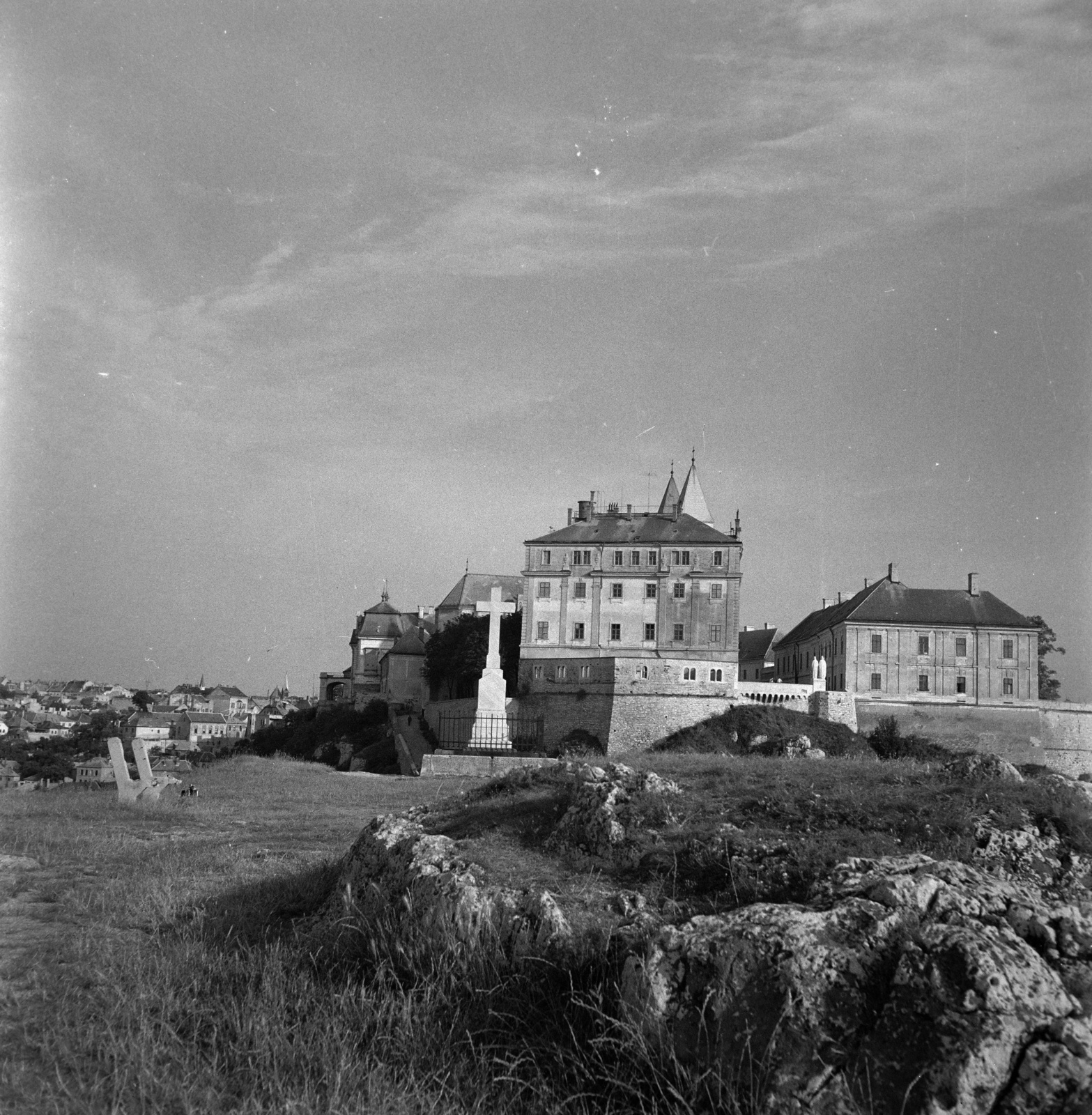 Magyarország, Veszprém, Benedek-hegy, kilátás a város és a Vár felé nézve., 1961, Inkey Tibor, kereszt_jelkép, Fortepan #120910