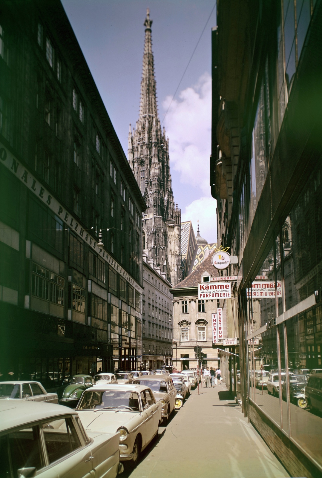 Ausztria, Bécs, Liliengasse, szemben a Churhausgasse-Singerstrasse sarok, háttérben a Stephansdom / Szent István-székesegyház., 1964, Inkey Tibor, templom, színes, utcakép, Fortepan #120930