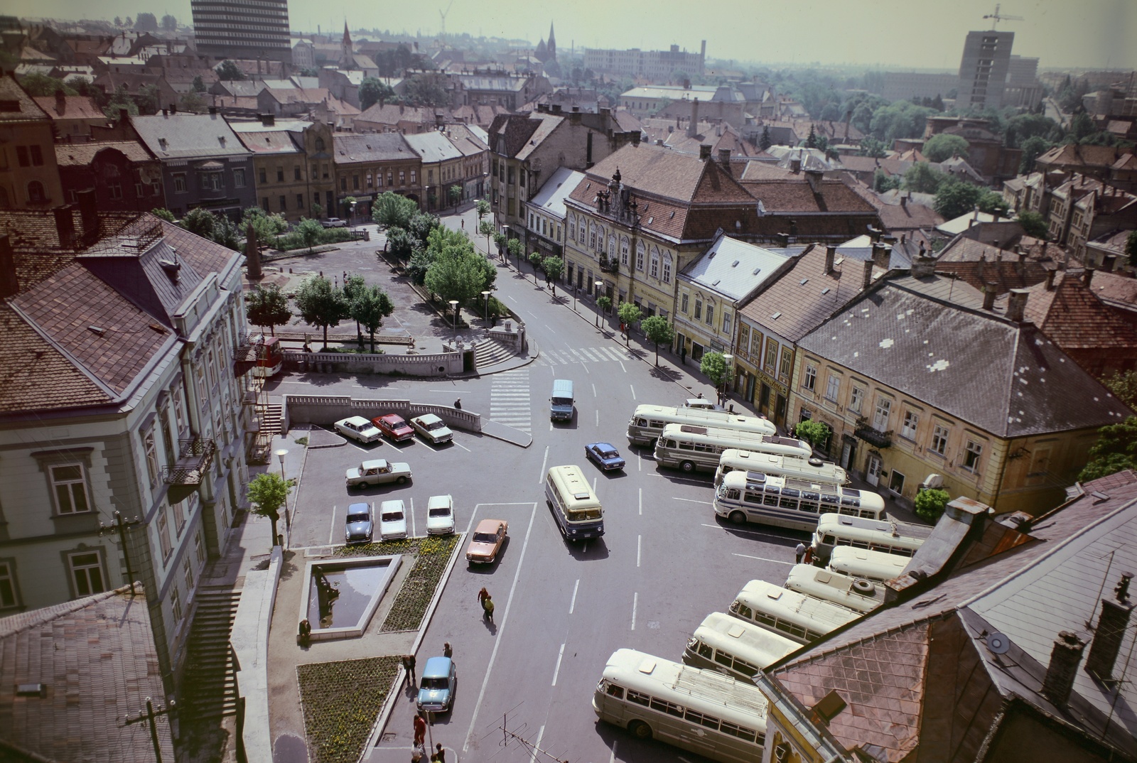 Hungary, Veszprém, kilátás a Tűztoronyból, előtérben az Óváros (Vöröshadsereg) tér., 1976, Inkey Tibor, colorful, bus, cityscape, view, automobile, Ikarus-brand, Fortepan #120943