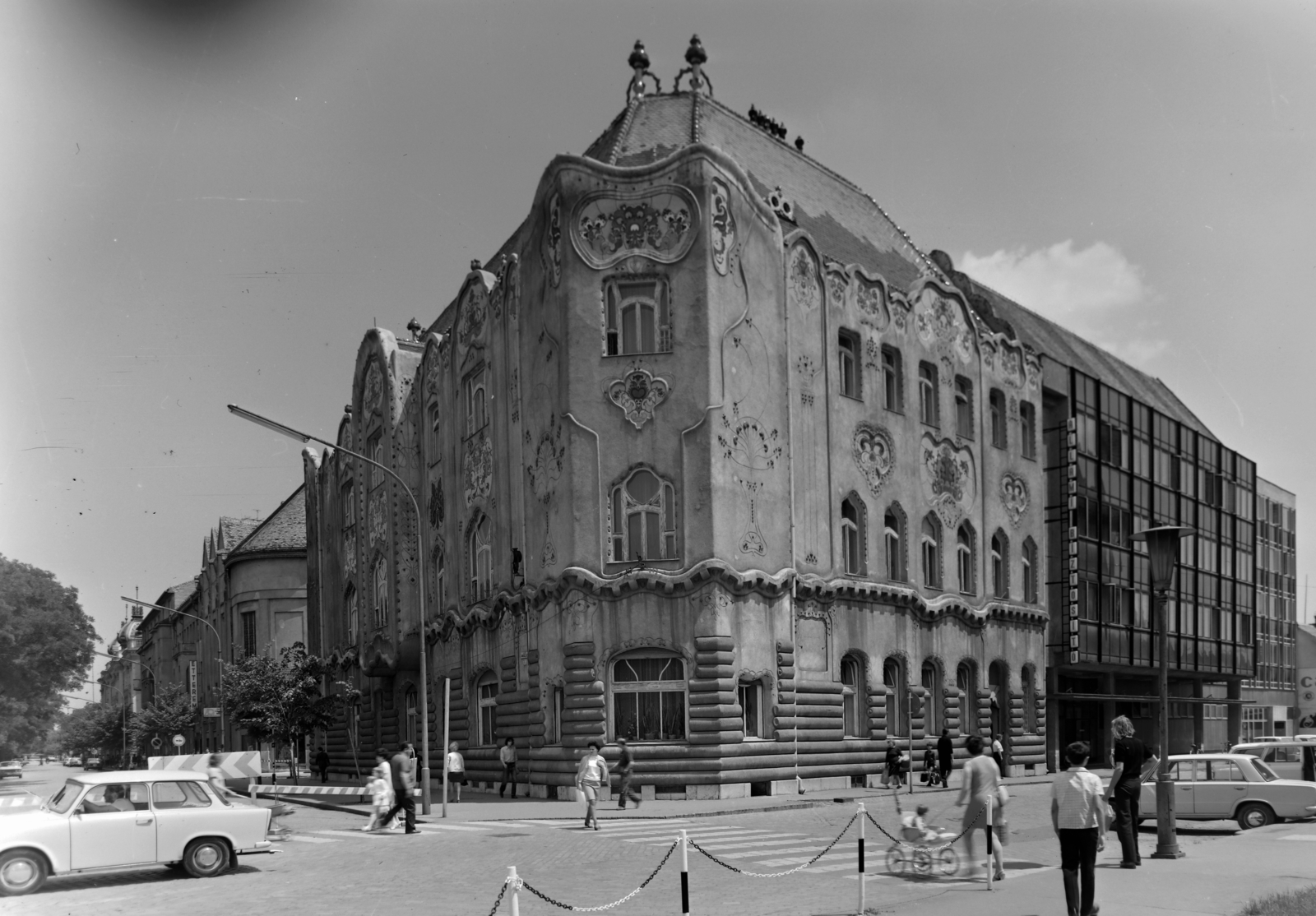 Hungary, Kecskemét, Rákóczi út - Szabadság tér sarok, Cifra-palota., 1970, Inkey Tibor, Fortepan #121004