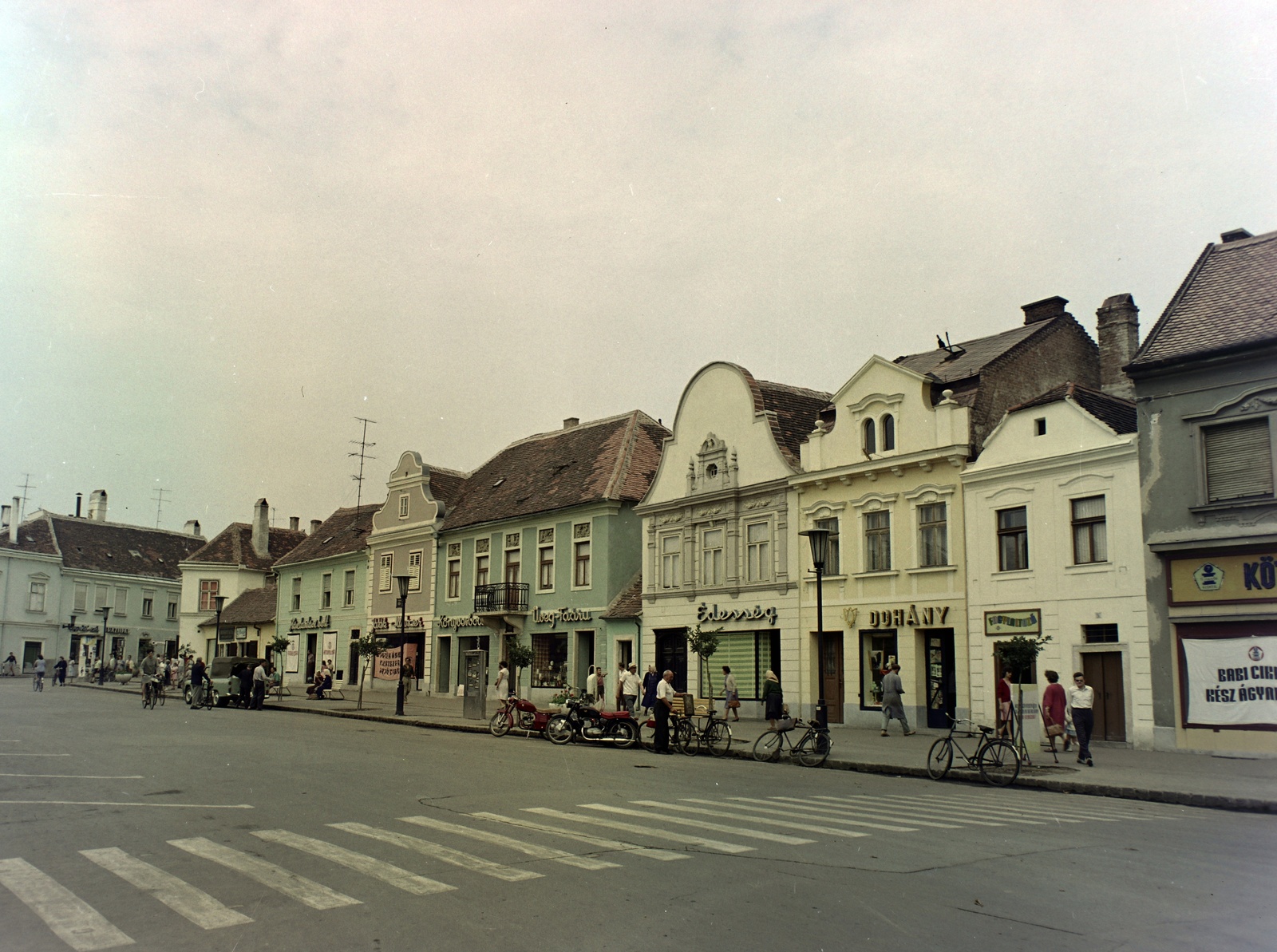 Hungary, Kőszeg, Fő (Köztársaság) tér., 1964, Inkey Tibor, colorful, bicycle, crosswalk, Fortepan #121030