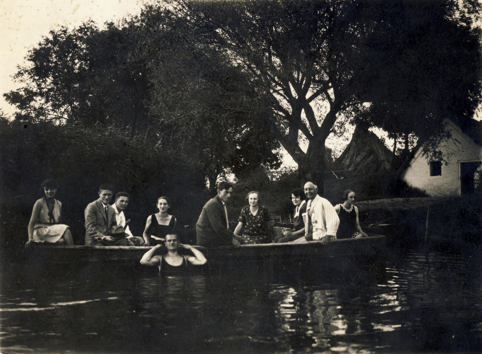 Hungary, Előszállás, Felső-tó., 1934, Jankovich Emma, tableau, boat, companionship, Fortepan #121053